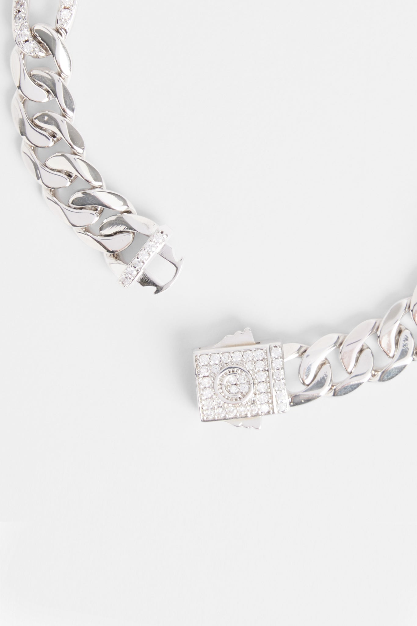 7 mm poliertes und vereistes Figaro-Armband