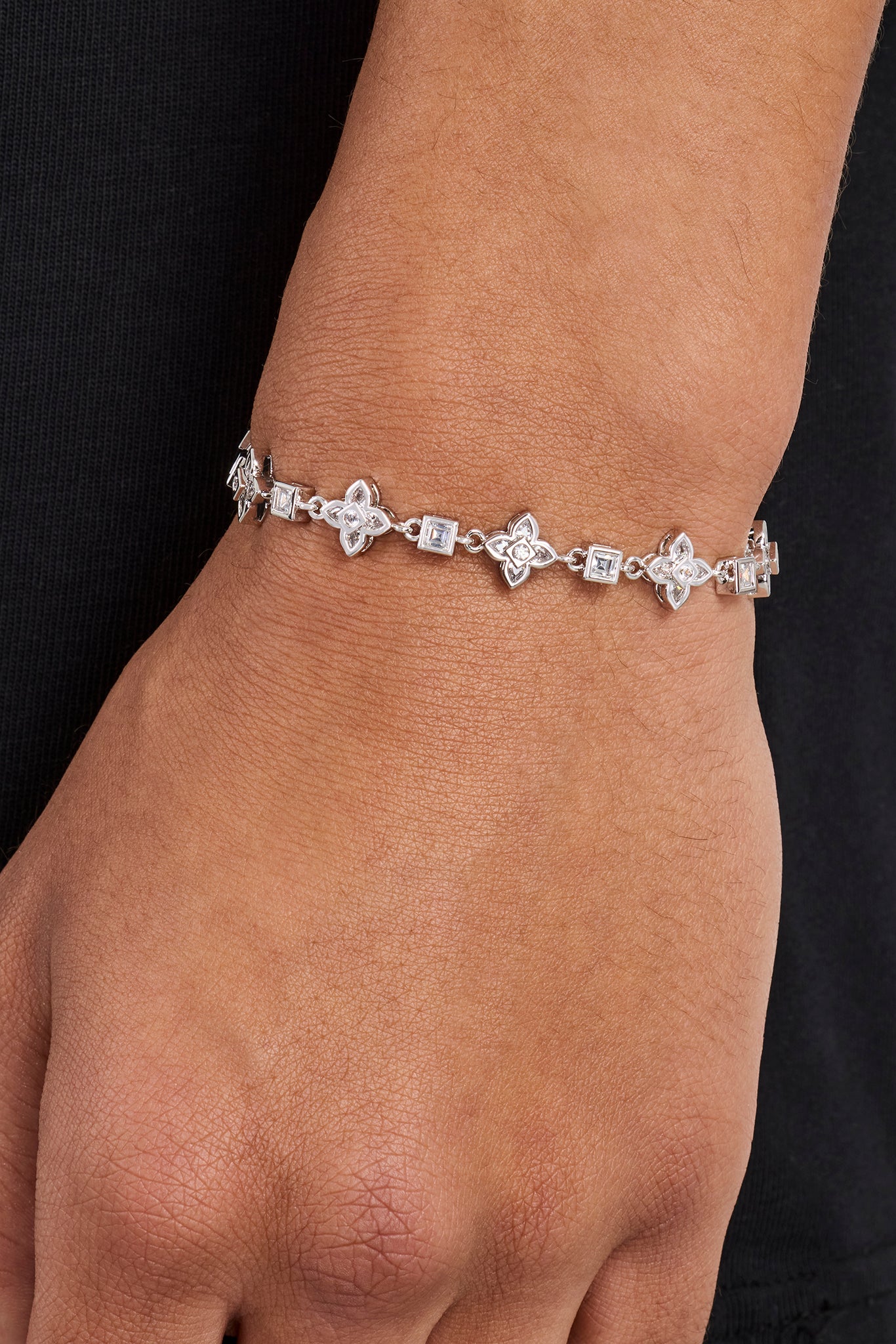 Armband mit Eiskreuzmotiv und quadratischem Stein – 8 mm