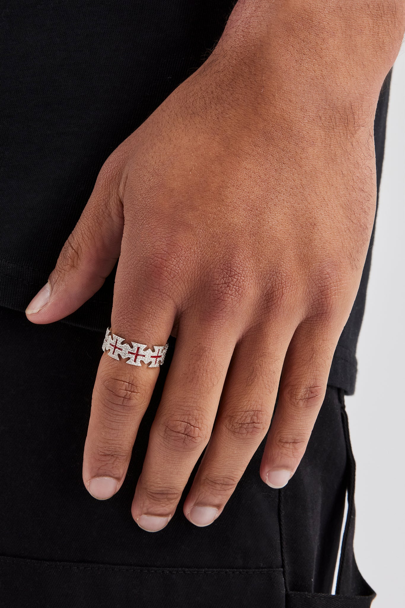 Roter Emaille-Ring mit Kreuzmotiv – 8 mm