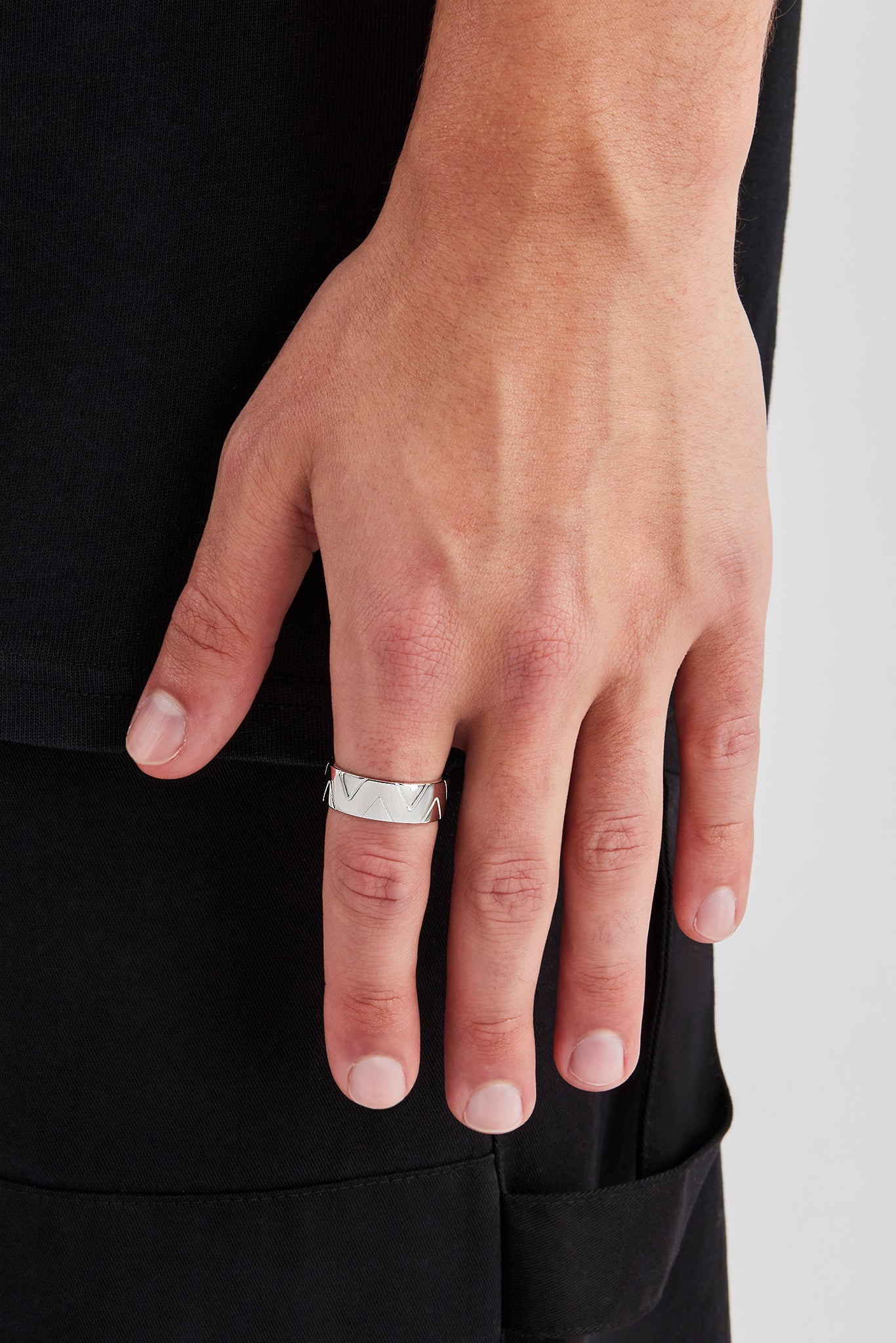 Polierter Chevron-Ring – 8 mm