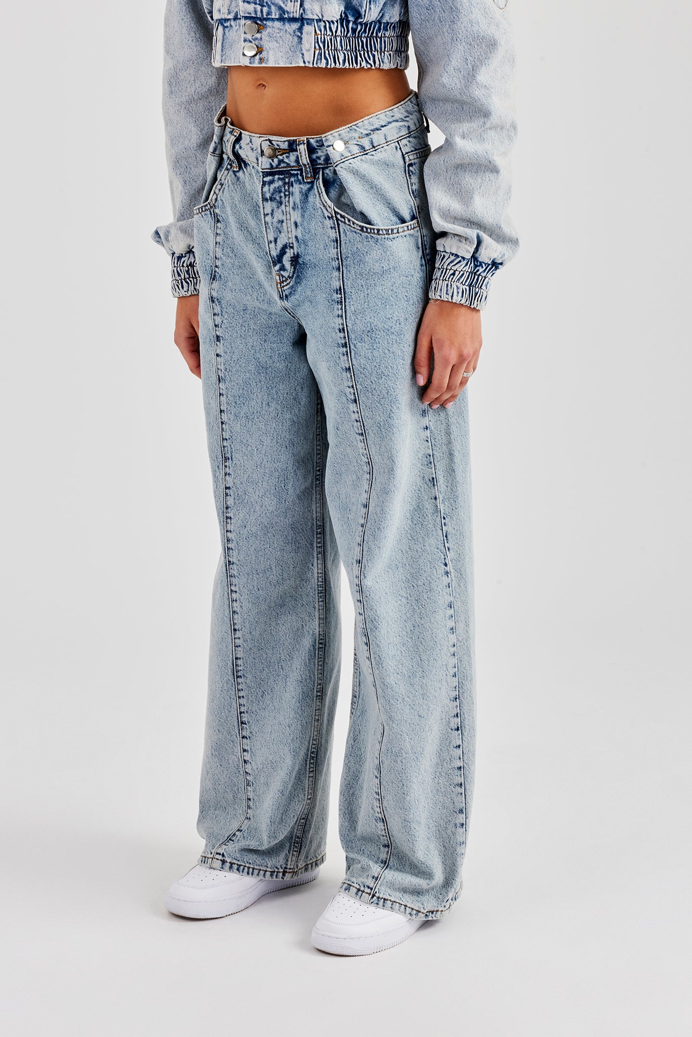 Baggy Denim-Jeans mit Knopfleiste - Helles Vintage