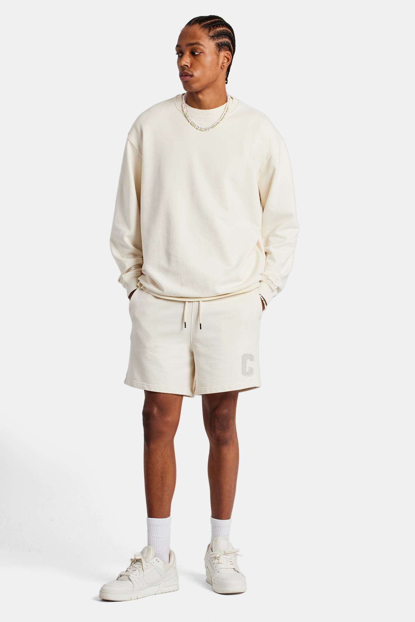 Lockere Shorts mit verziertem C - Ecru