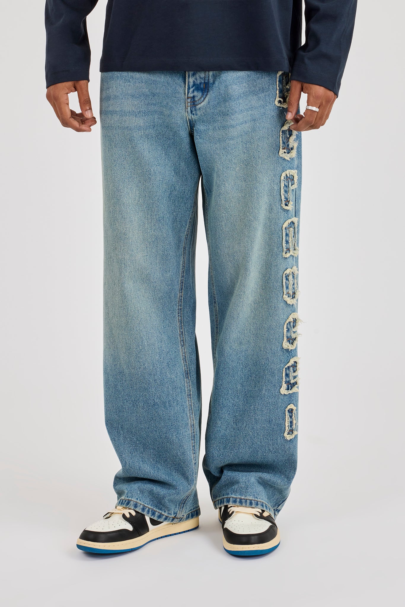 Baggy Fit Applique Logo Jeans - Antique Wash