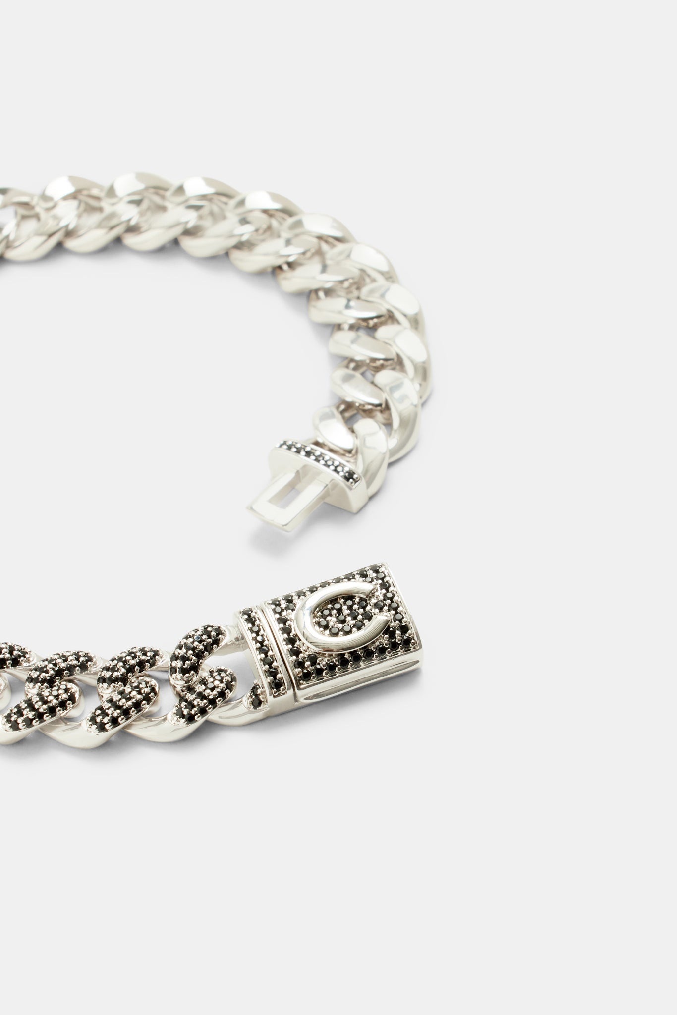 10 mm halb poliertes, halb vereistes schwarzes kubanisches Zirkonia-Armband