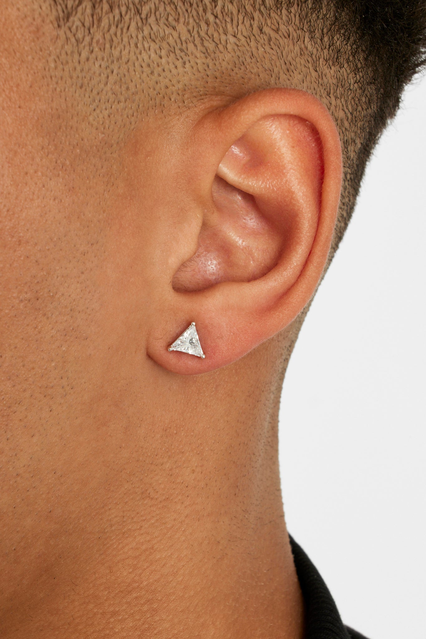 6 mm eisklare dreieckige Ohrstecker