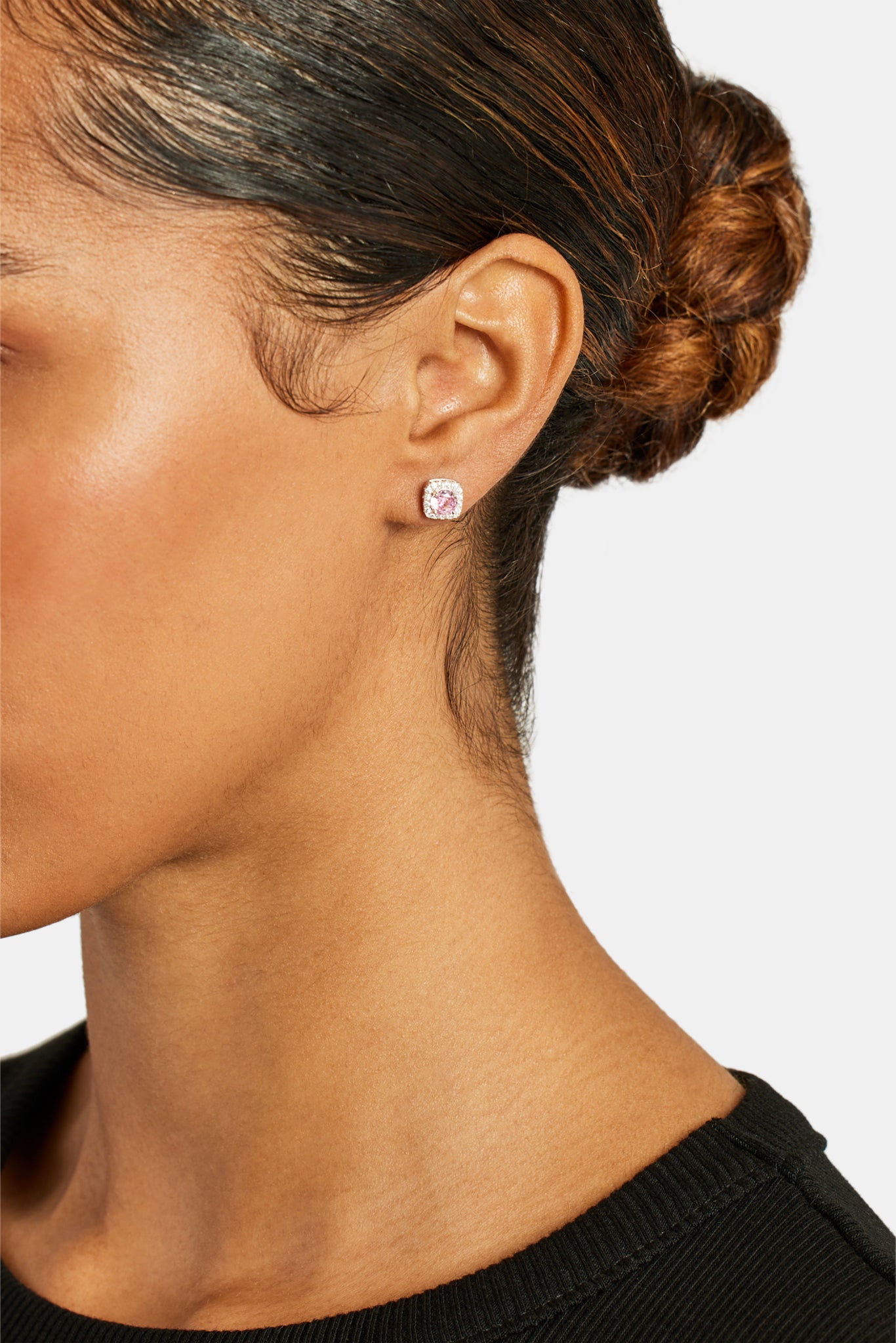 7 mm große Cluster-Ohrstecker mit eisrosa Zirkonia