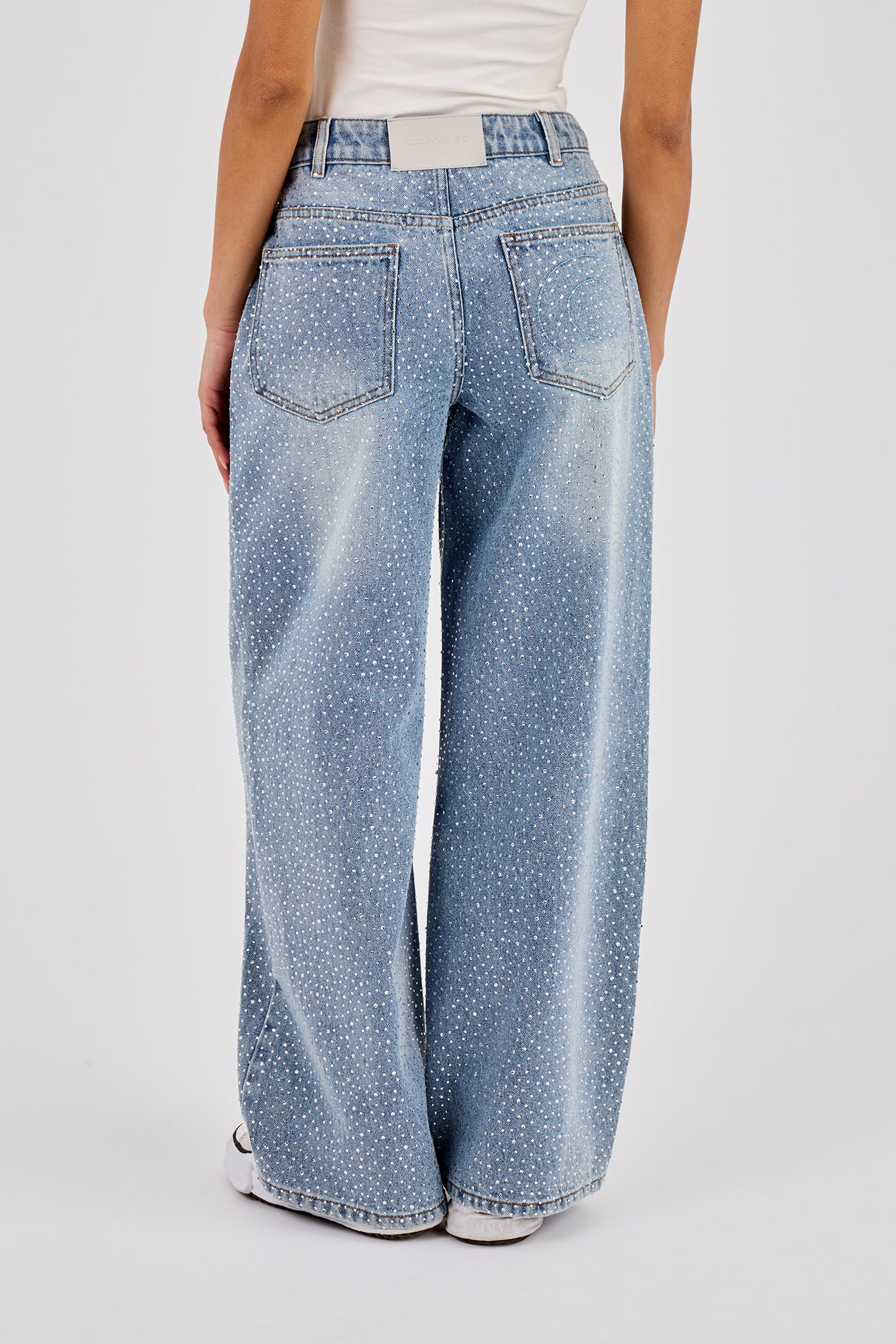 Strassbesetzte Baggy-Jeans mit niedrigem Bund – Hellblau