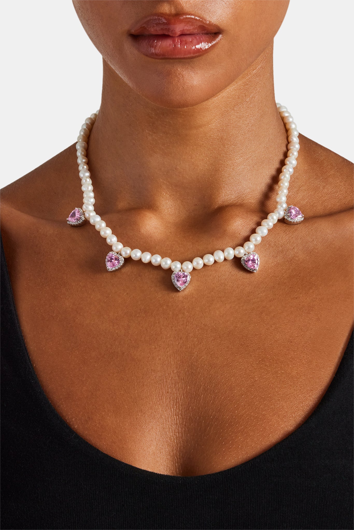 Süßwasserperlen-Halskette mit Herz-Edelsteinen – 6 mm