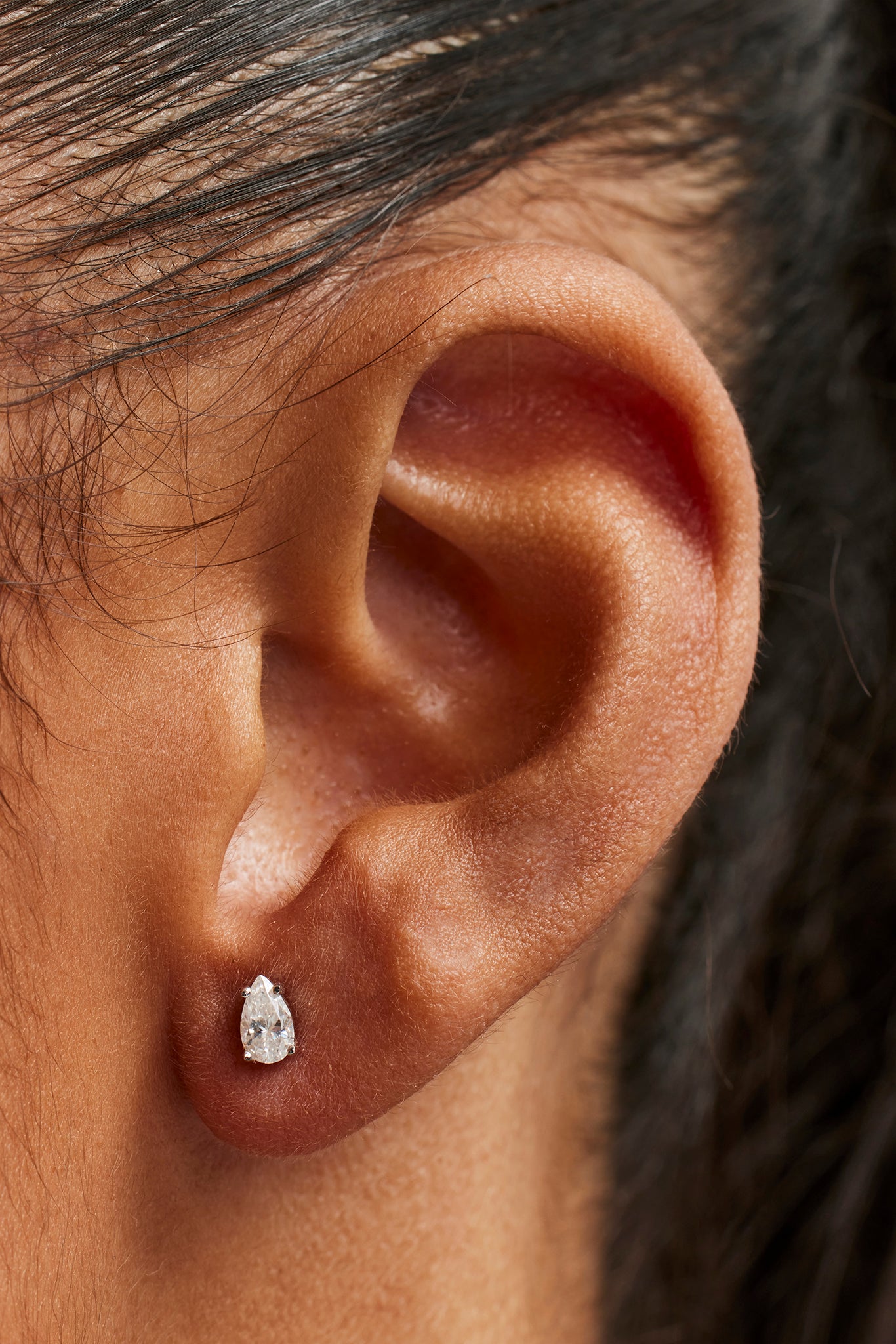 Moissanit-Ohrstecker in Birnenform – 5 mm