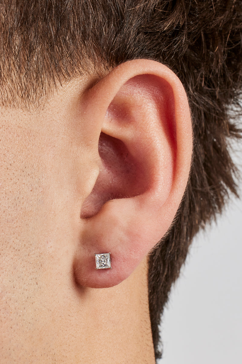 Ohrstecker mit quadratischem Moissanitschliff – 4 mm