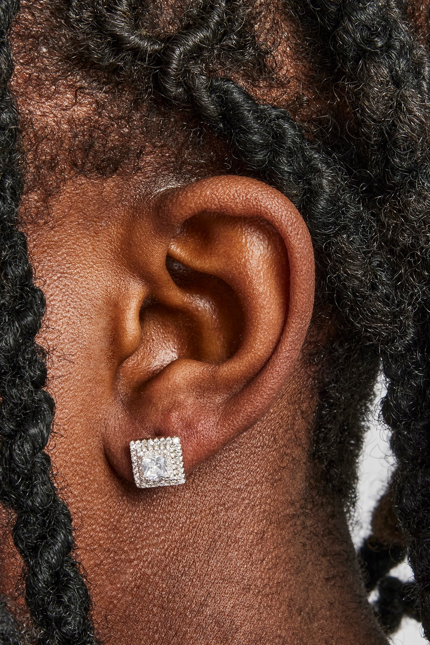 Ohrstecker mit quadratischer Mitte und Doppelkante – 10 mm