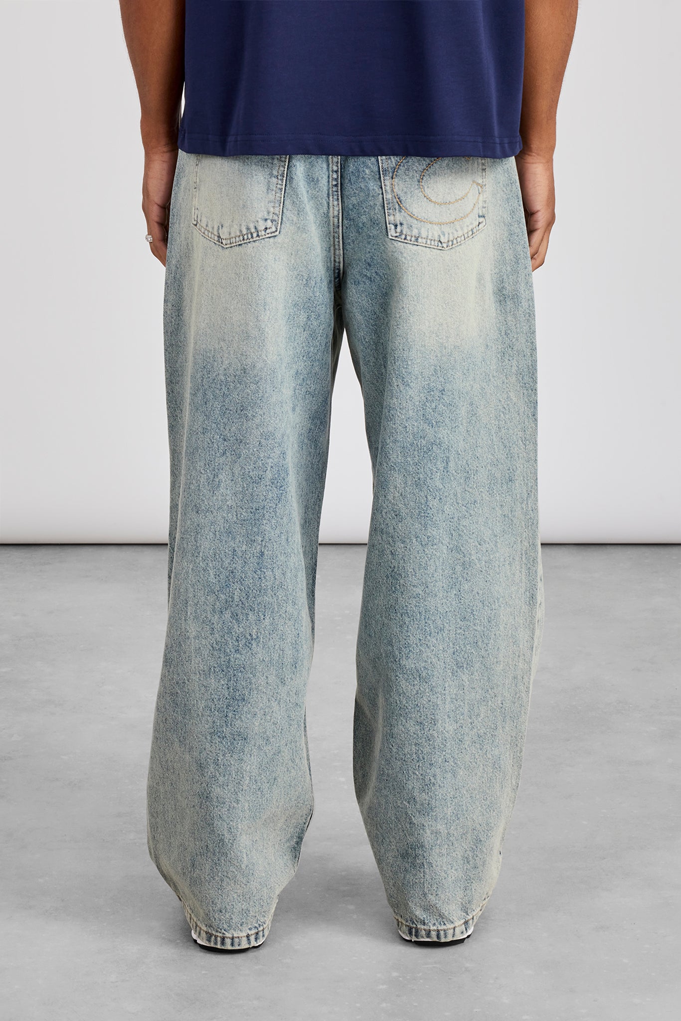 Super Baggy Jeans mit Farbspritzern – Antik-Waschung