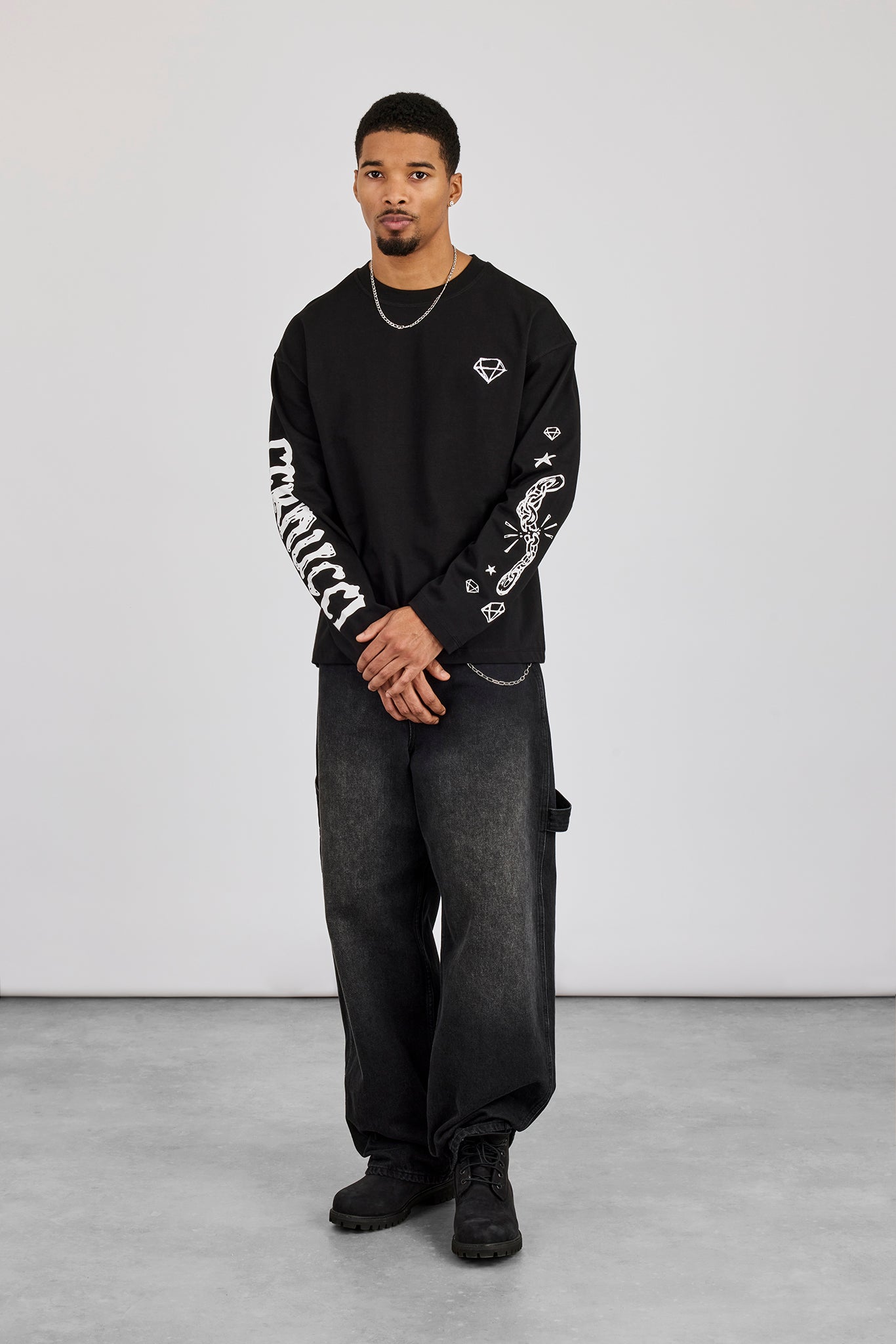 Langärmliges CN-Grafik-T-Shirt – Schwarz