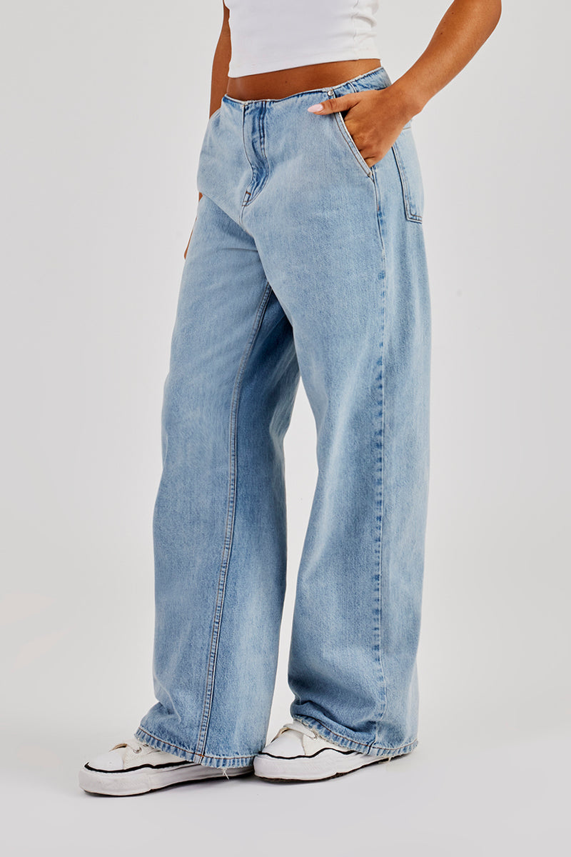 Baggy-Jeans mit Bunddetail – Bleach Wash