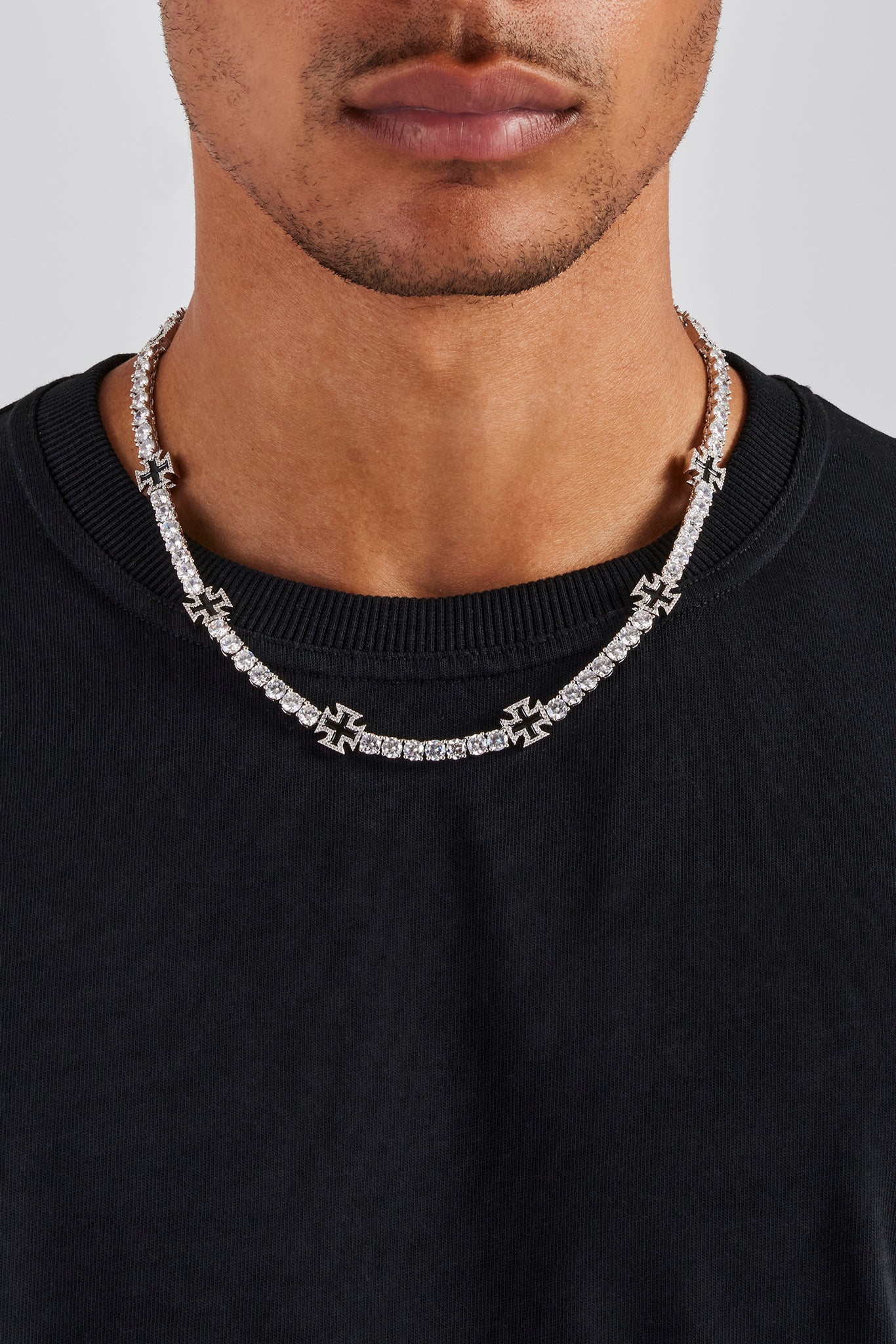 Schwarze Tenniskette mit Kreuzmotiv – 5 mm