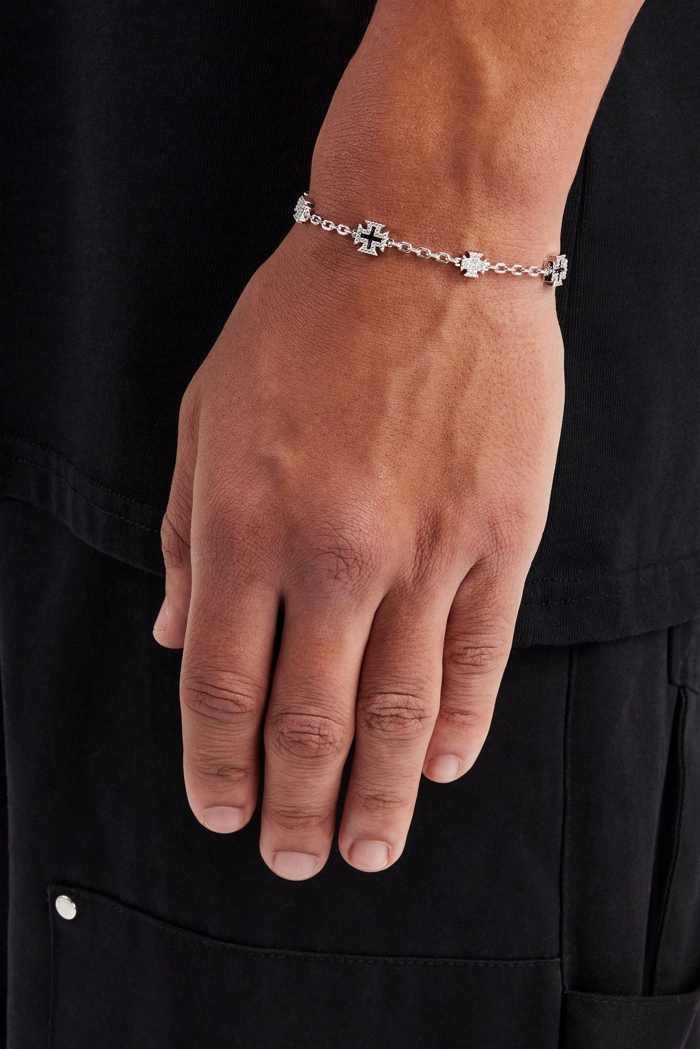 Rolo-Armband mit Mikromotiv aus schwarzer Emaille – 8 mm