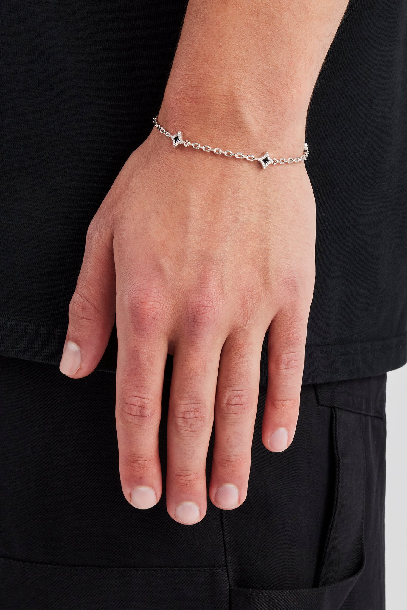 Rolo-Armband mit schwarzem Emaille und Sternmotiv – 8 mm