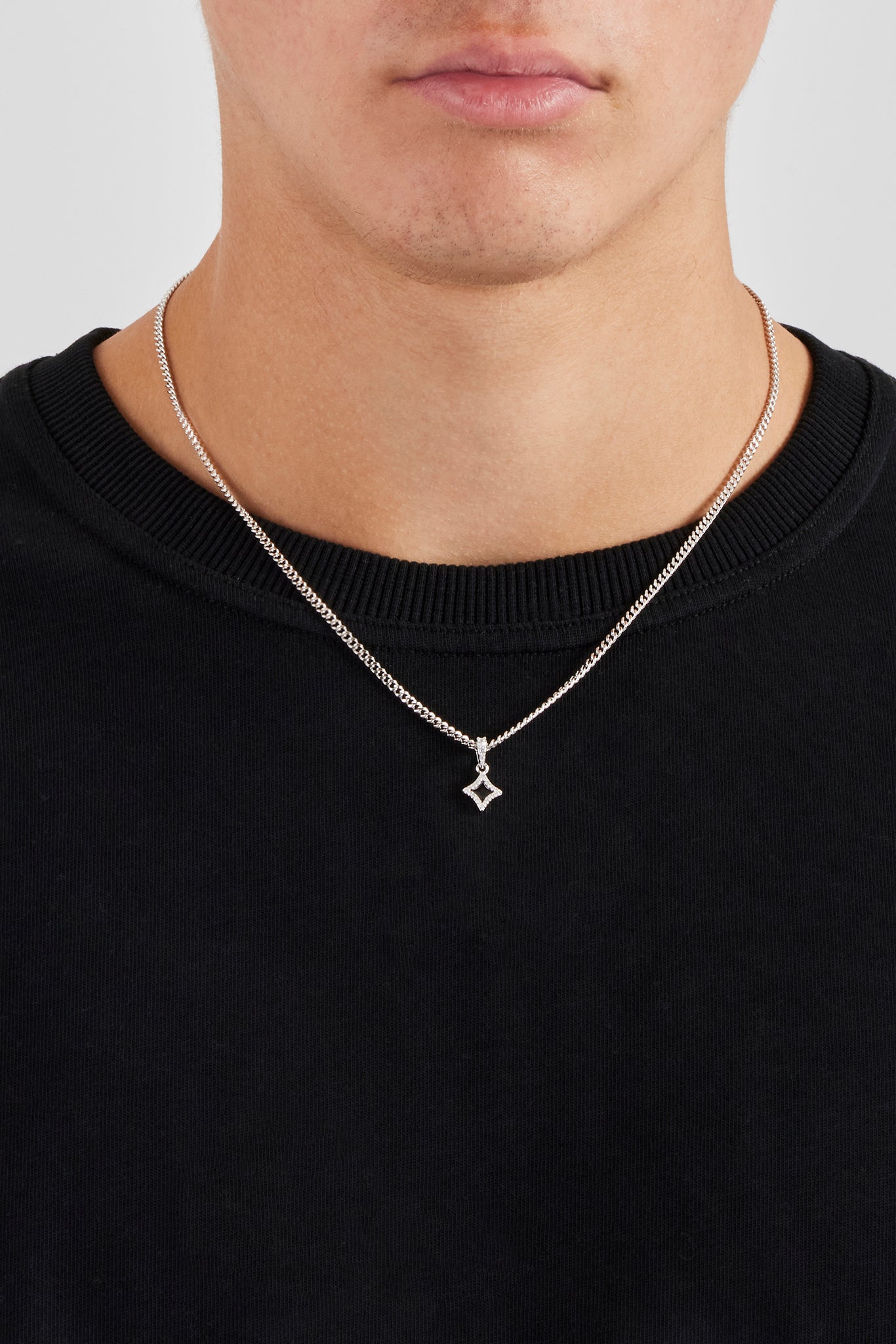 Kubanische Halskette mit schwarzem Emaille-Sternmotiv – 10 mm