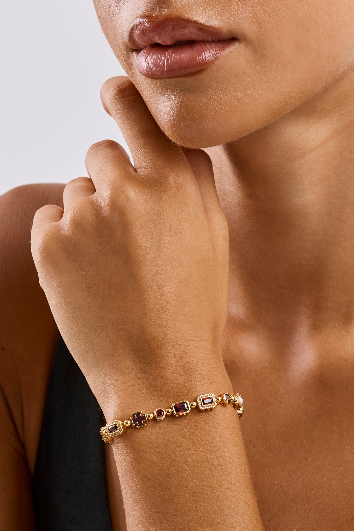 Burgunderfarbenes Armband mit mehreren Edelsteinen – 6 mm