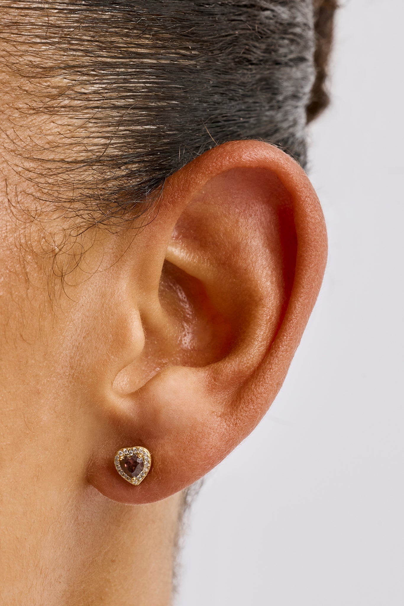 Schokoladenherz-Ohrstecker mit Edelstein – 8 mm