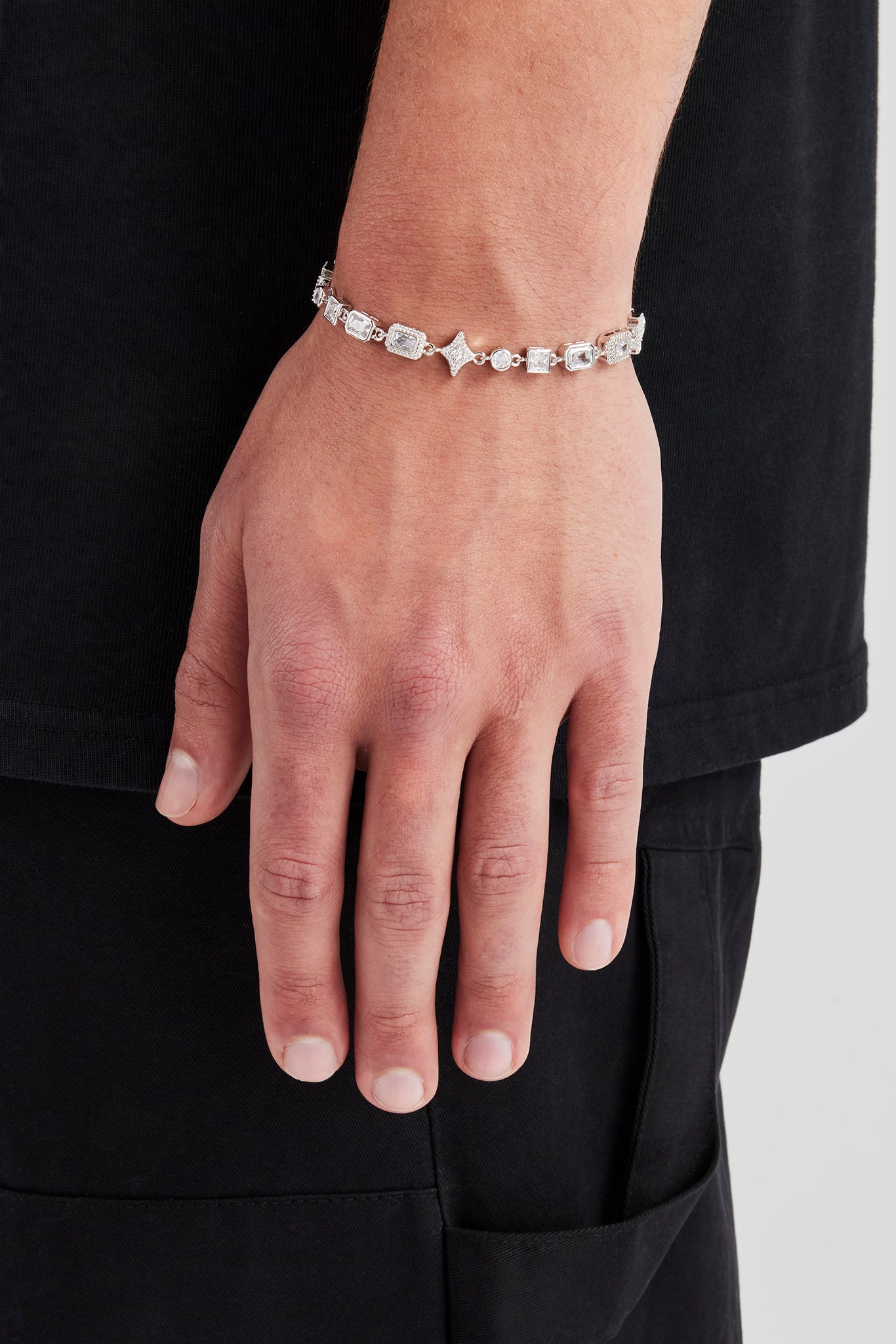 Armband mit mehreren klaren Edelsteinen und Eismotiven – 6 mm