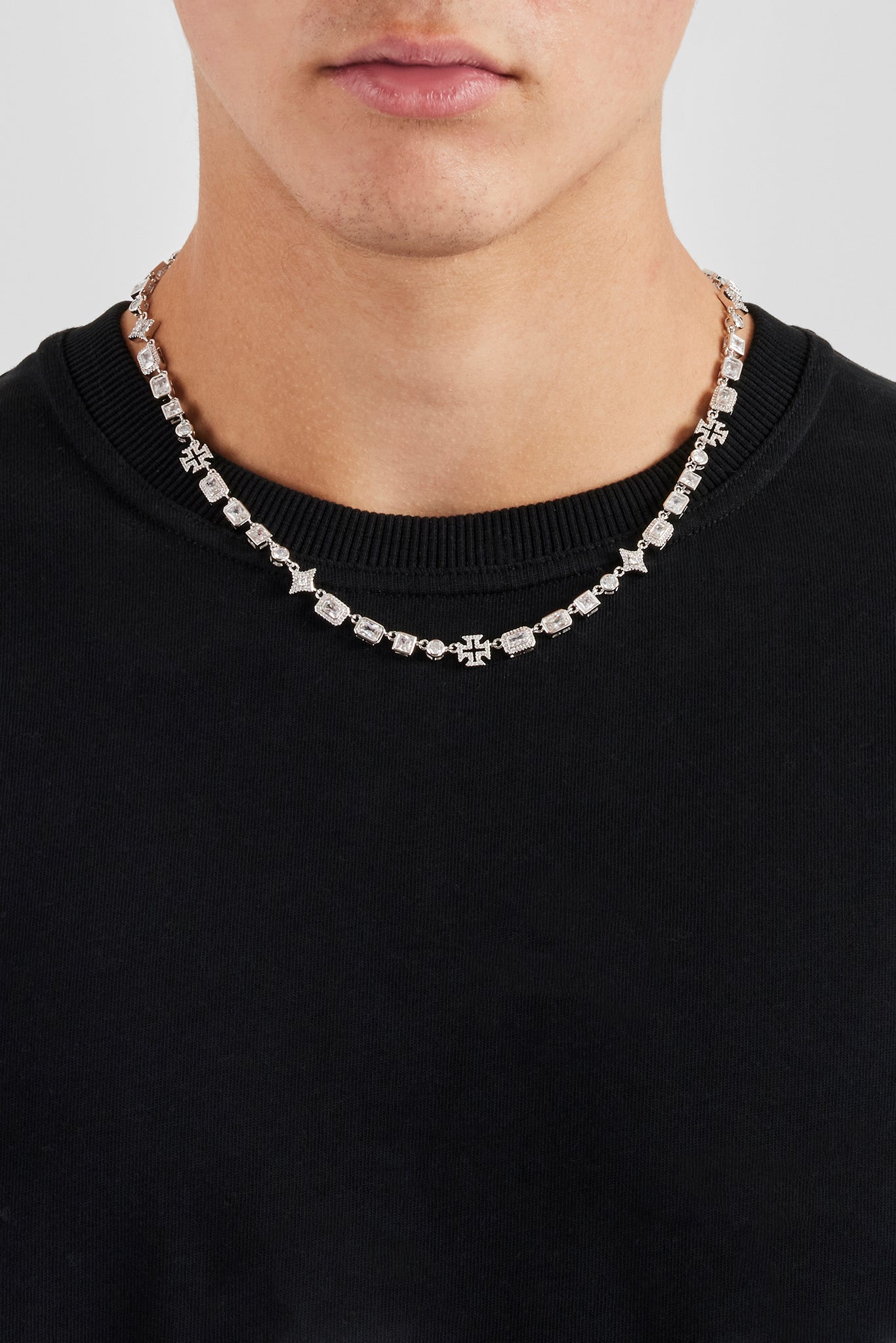 Klare Kette mit mehreren Edelsteinen und Eismotiv – 6 mm