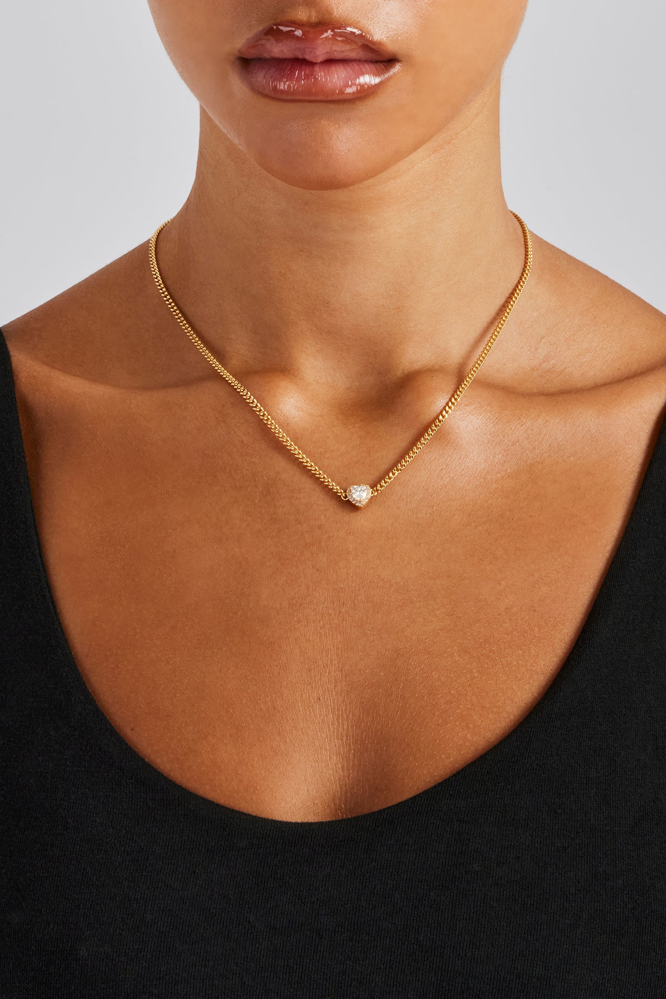 Mikro-kubanische Kette mit klarem Herz – 2,5 mm – Gold