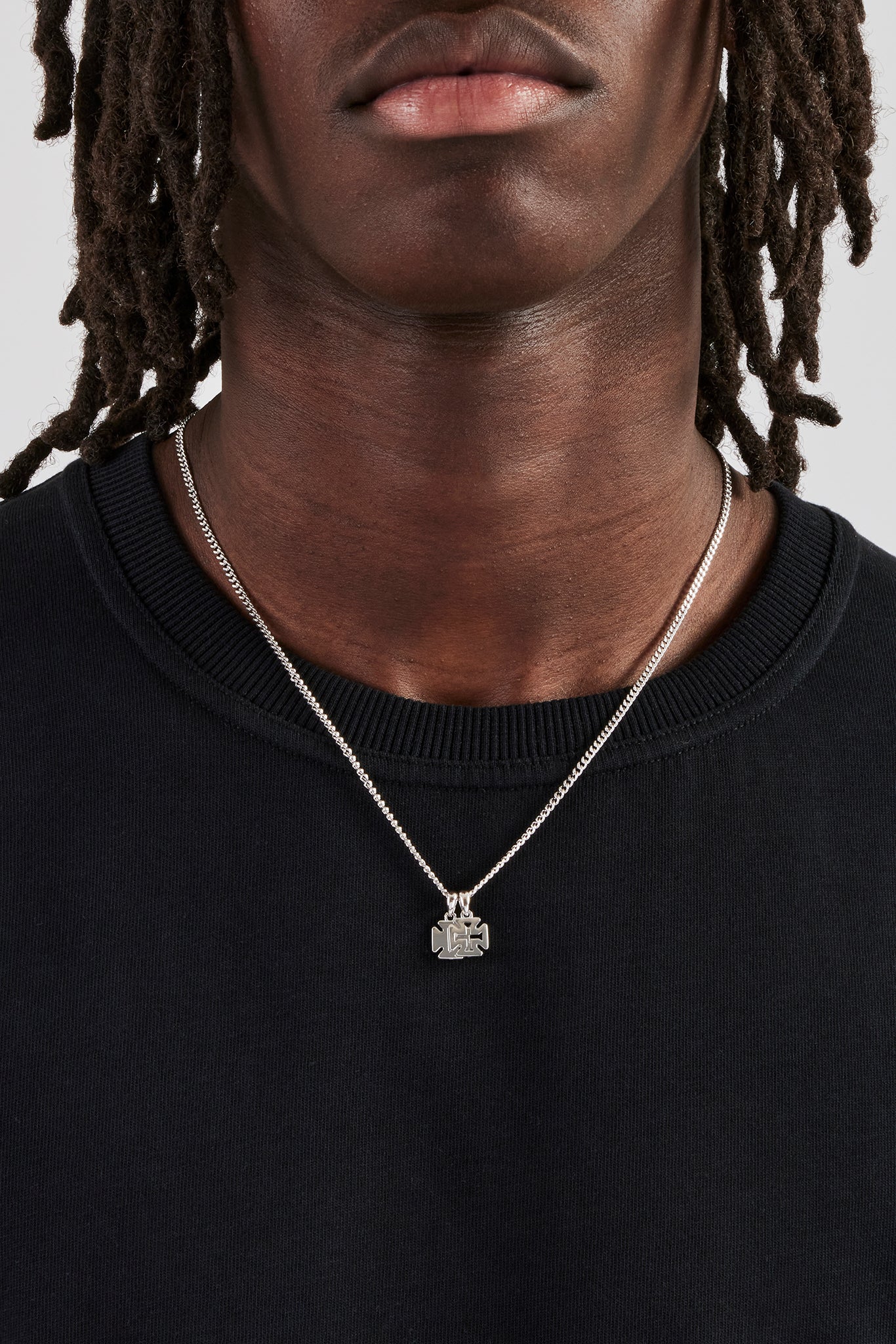 Halskette mit doppelt poliertem Kreuzmotiv – 10 mm