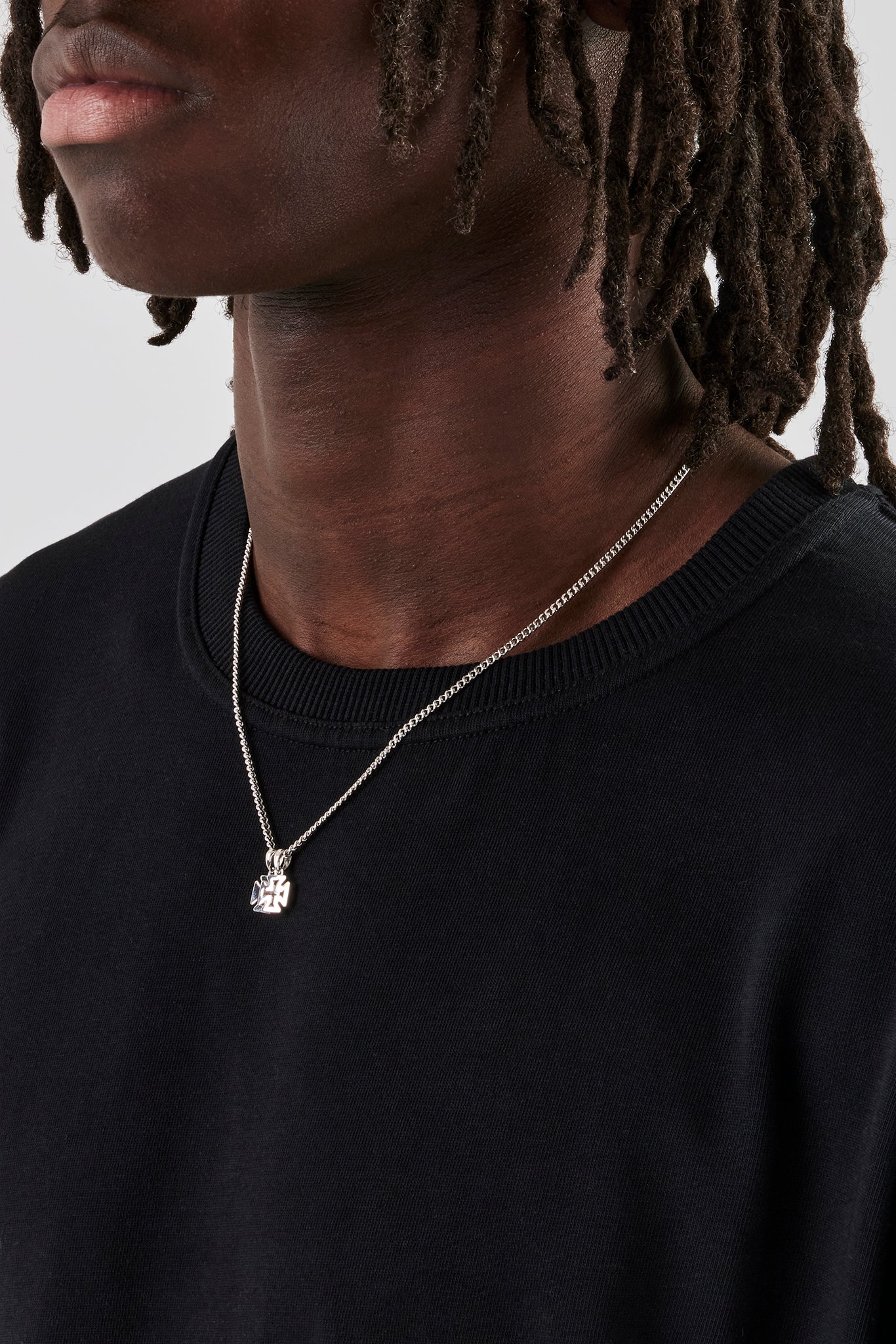 Halskette mit doppelt poliertem Kreuzmotiv – 10 mm