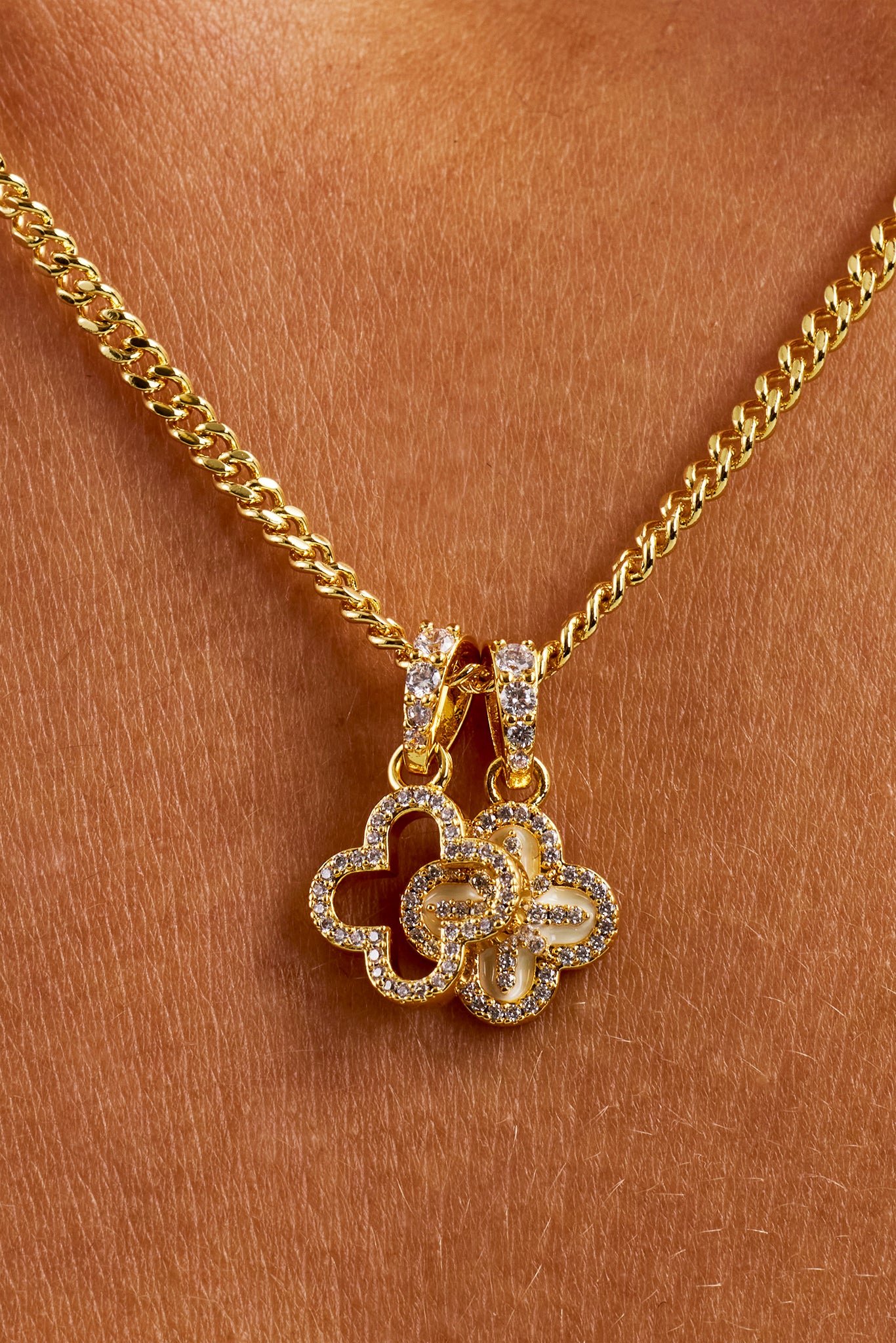 Halskette mit Doppelsternmotiv – 8 mm – Gold