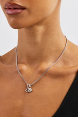 Halskette mit Doppelsternmotiv – 8 mm – Weiß