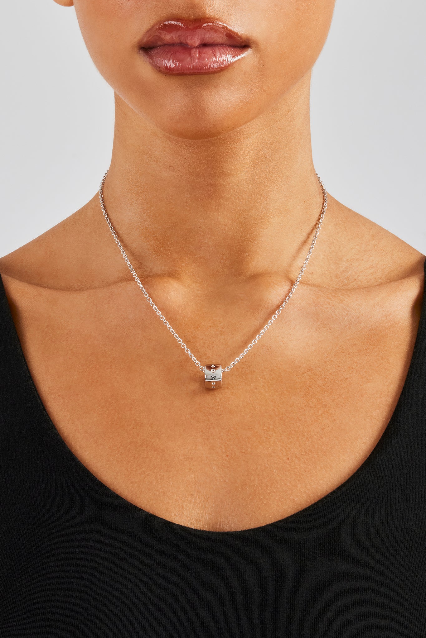 Gravierte Creolen-Rolo-Halskette – 12 mm – Weiß