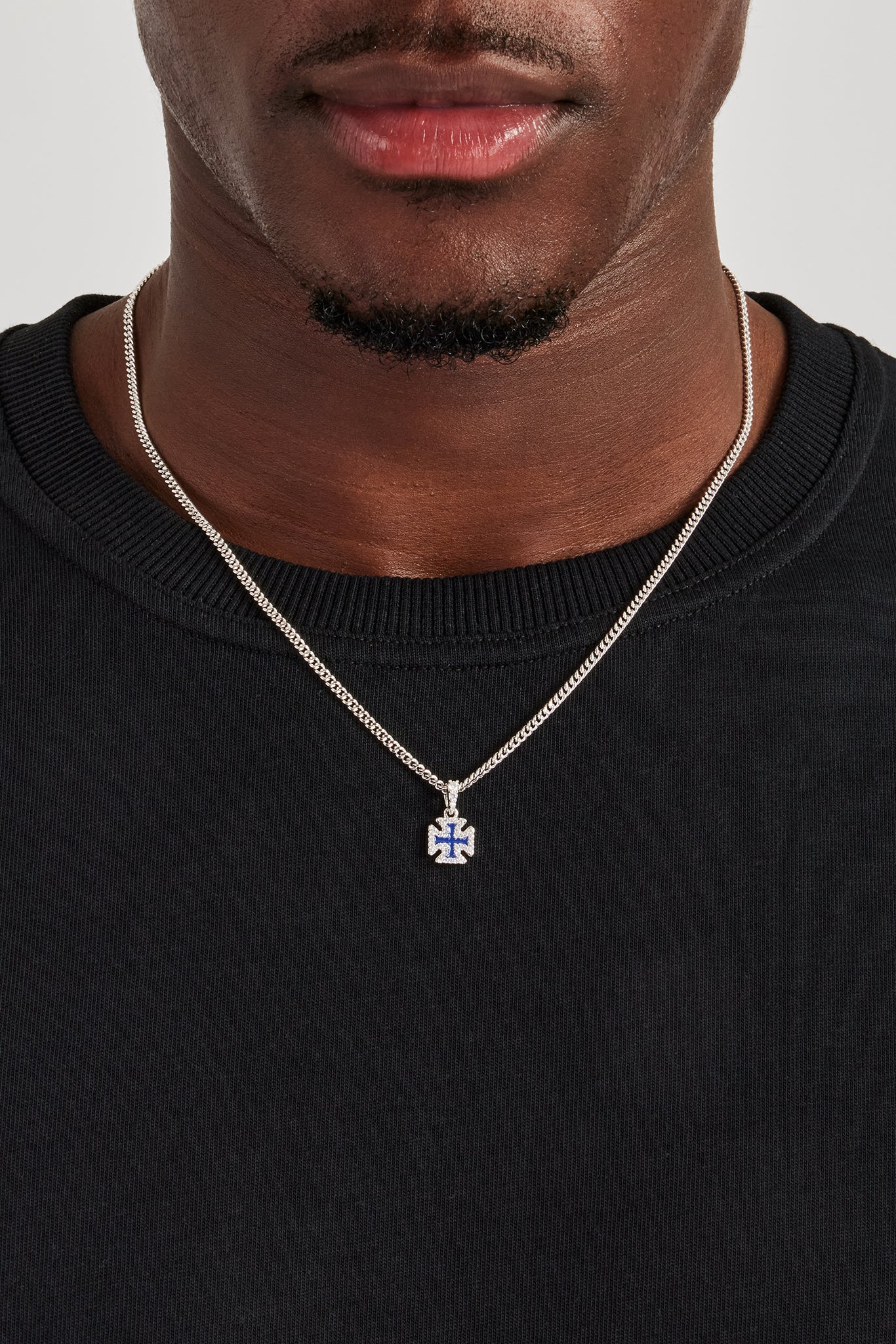 Kubanische Halskette mit Kreuzmotiv aus eisblauer Emaille – 10 mm