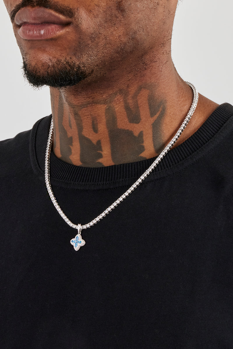 Unendlichkeitsanhänger mit Baguette-Motiv in Eisblau – 15 mm