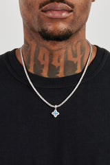 Unendlichkeitsanhänger mit Baguette-Motiv in Eisblau – 15 mm