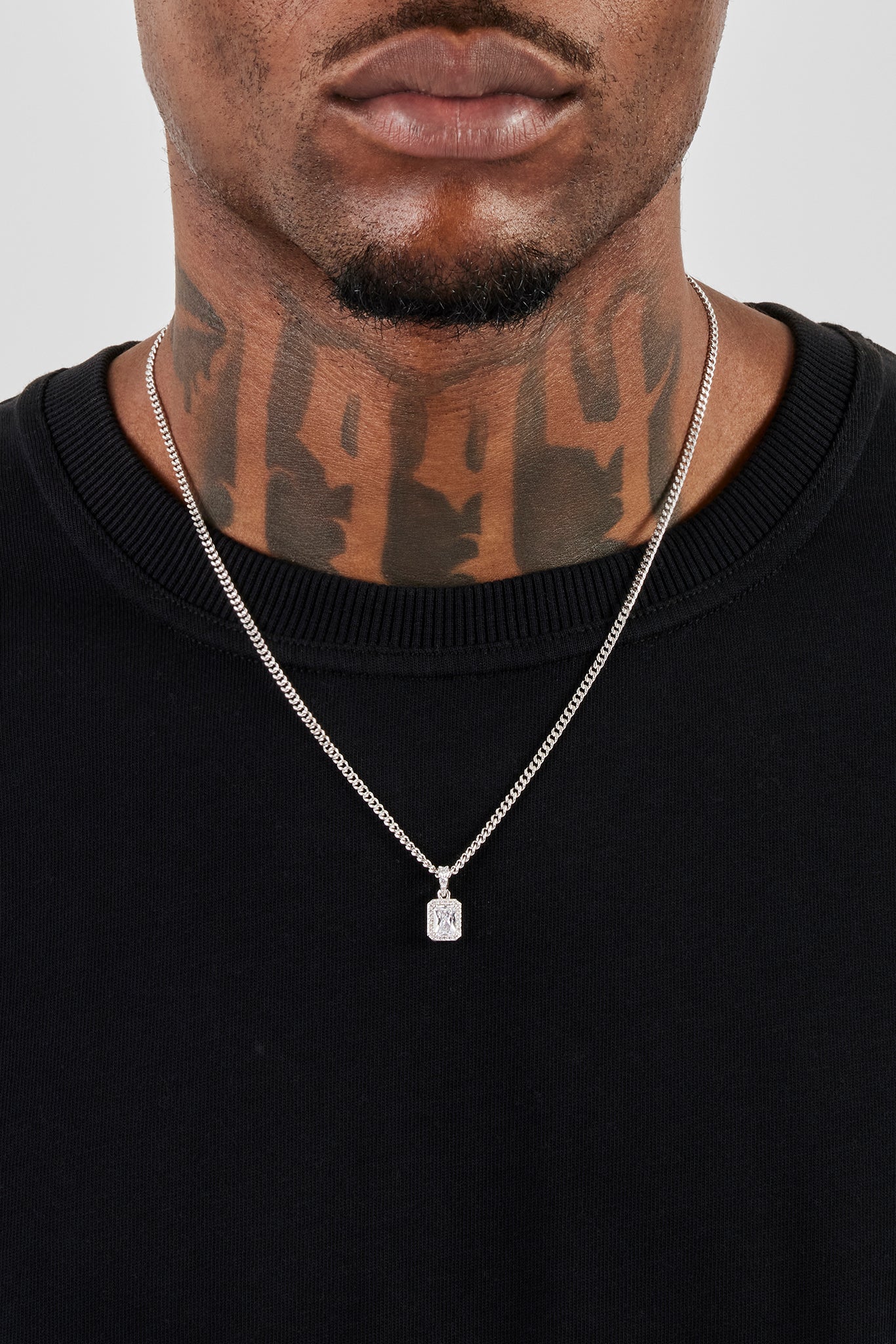 Halskette mit vereistem Lünettenanhänger – 10 mm