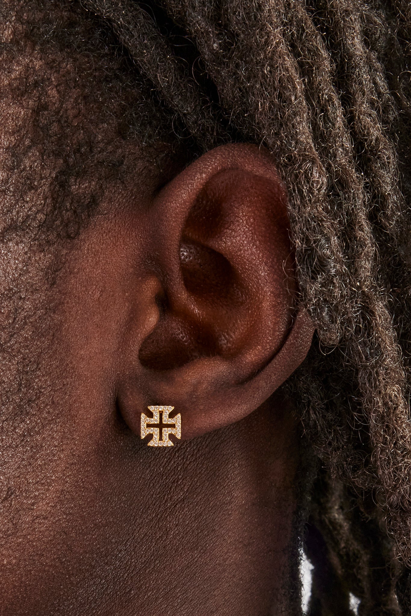 Ohrstecker mit Eiskreuz-Motiv – 8 mm – Gold