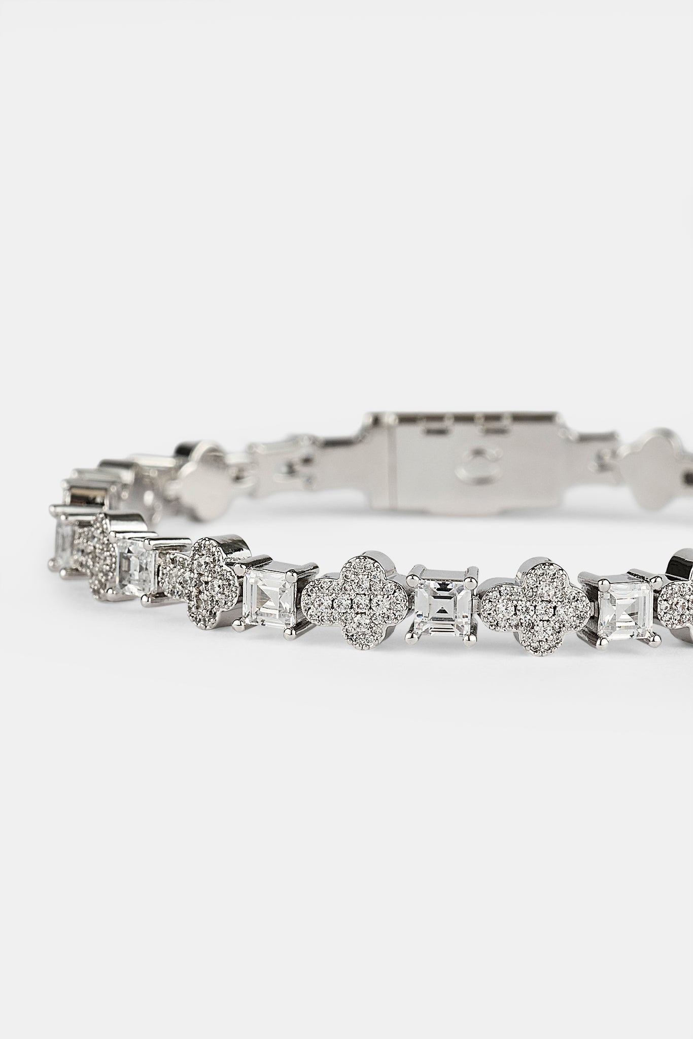 Armband mit Eiskreuz und Stein – 6 mm