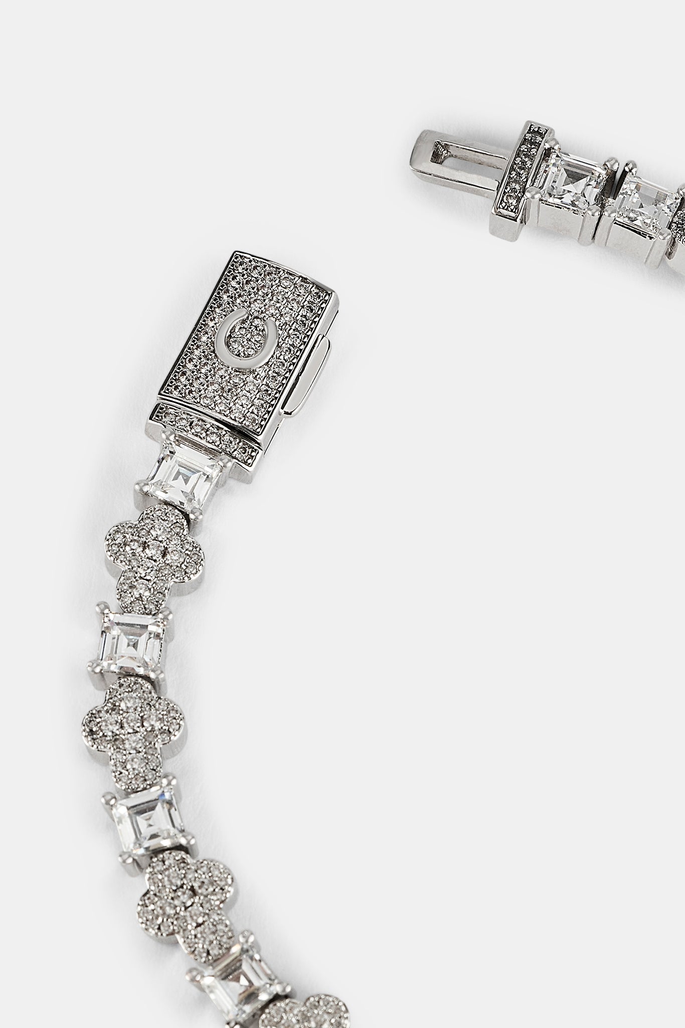 Armband mit Eiskreuz und Stein – 6 mm