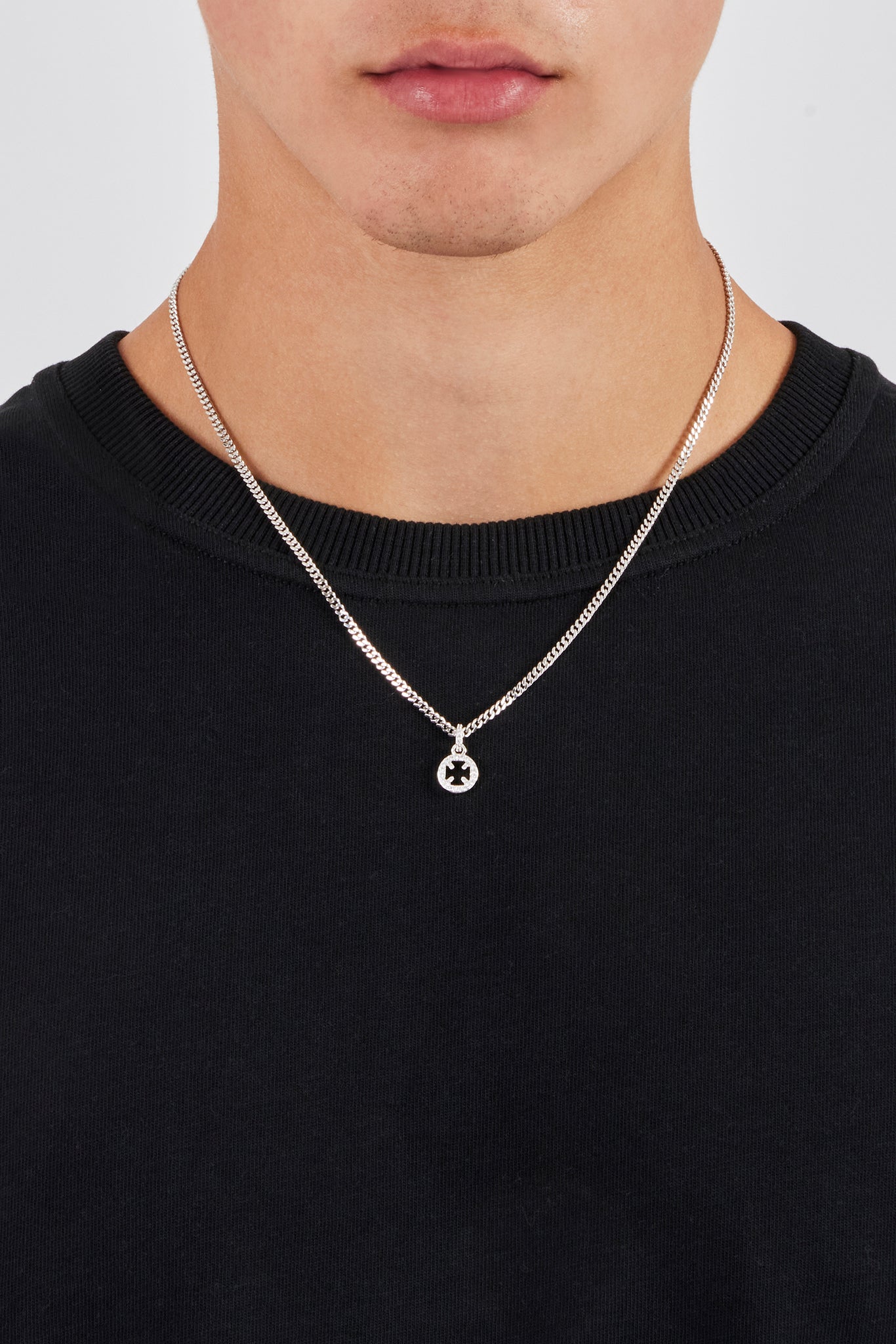 Halskette mit Mikro-Eismotiv und Cut-Outs – 10 mm