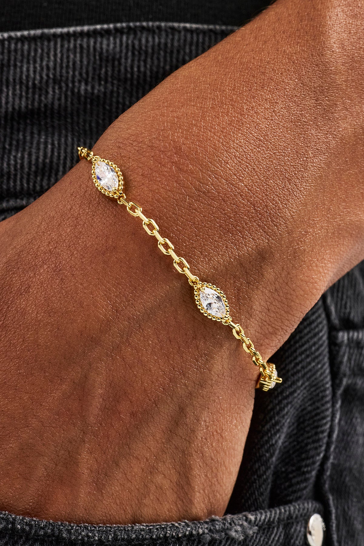 Rolo-Armband mit ovalem Eisstein – 6 mm – Gold