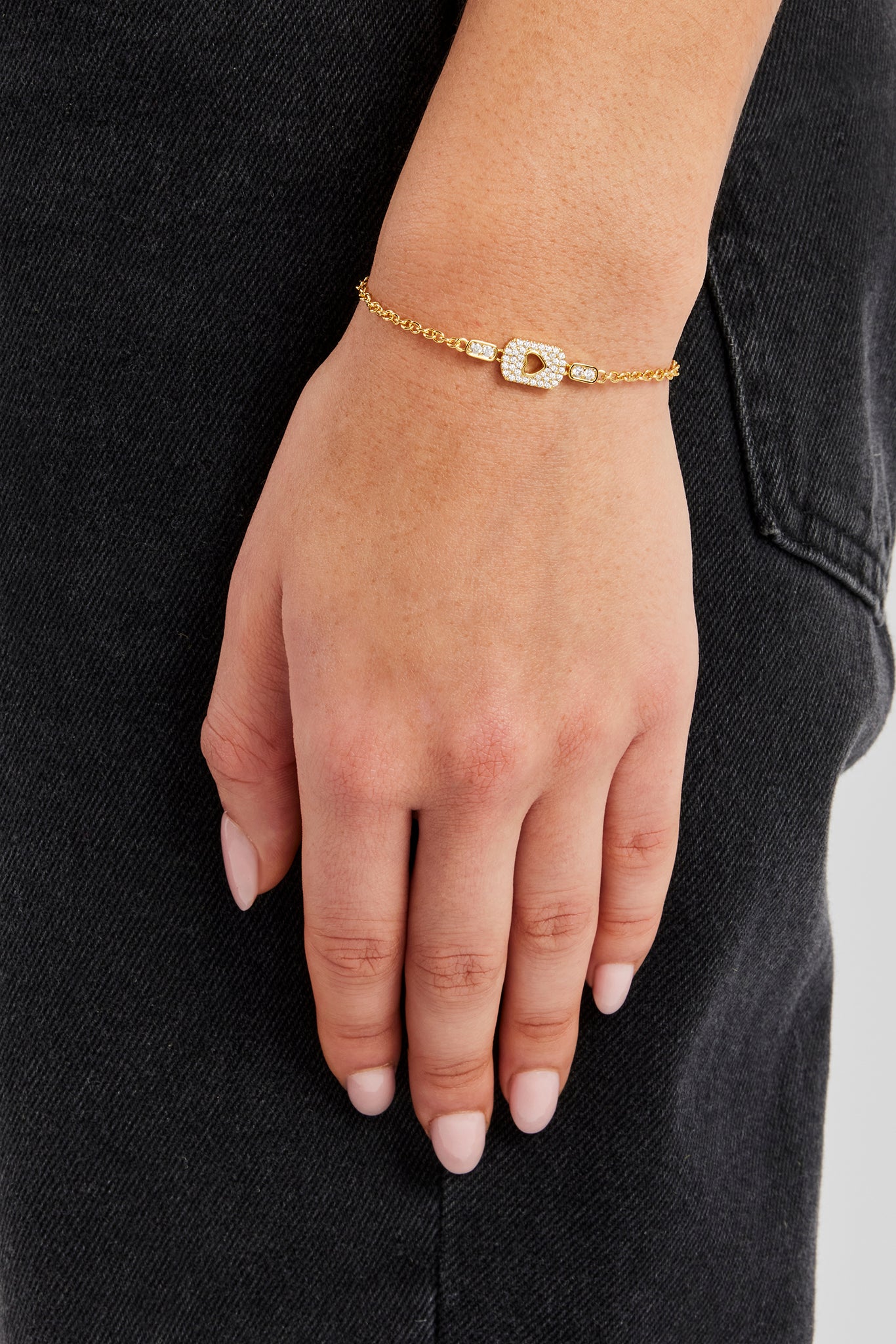 Pave Cut Out Heart Tag Bracelet - 15mm - Gold
