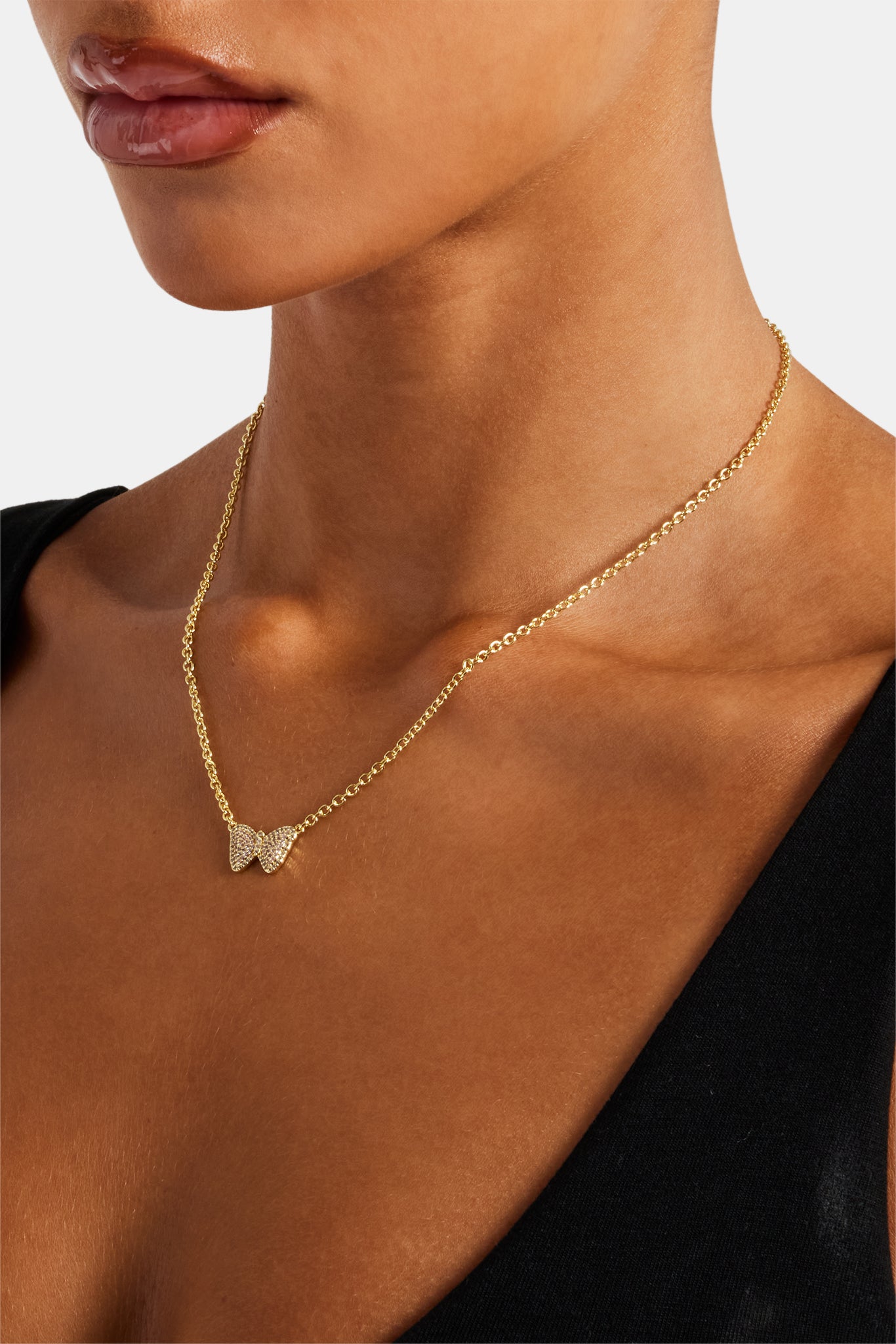 Halskette mit Schmetterling in Eisrosa – 15 mm