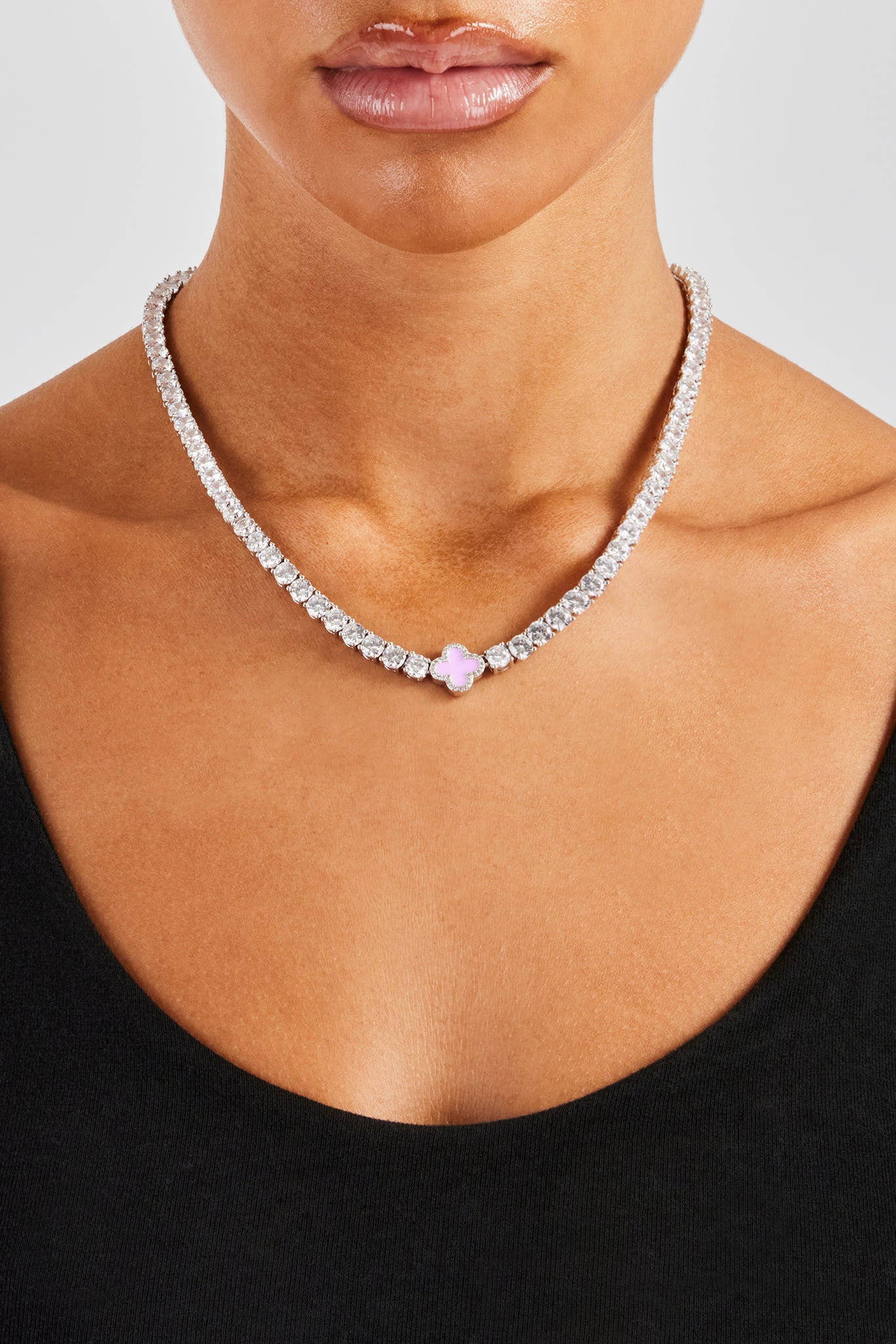 Tenniskette mit Fliedermotiv