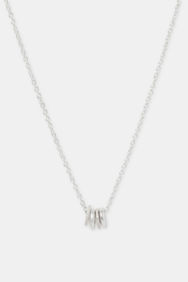 Polierte und vereiste Multi-Ring-Halskette – 10 mm