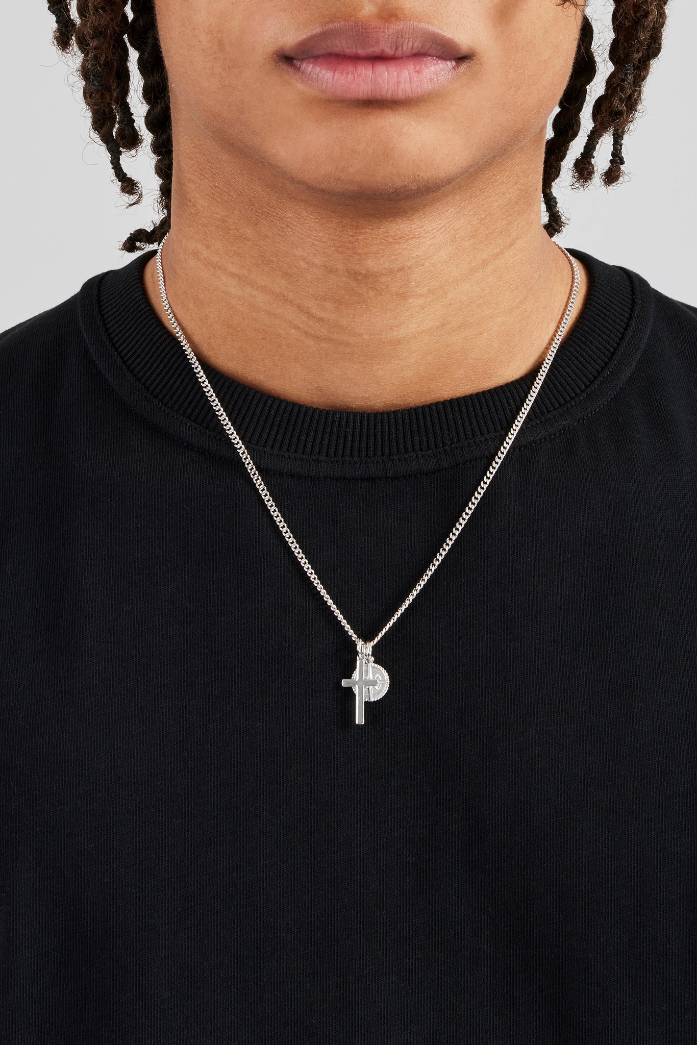 Polierte mehrreihige Halskette mit Kreuz und Kompass – 15 mm – Weiß