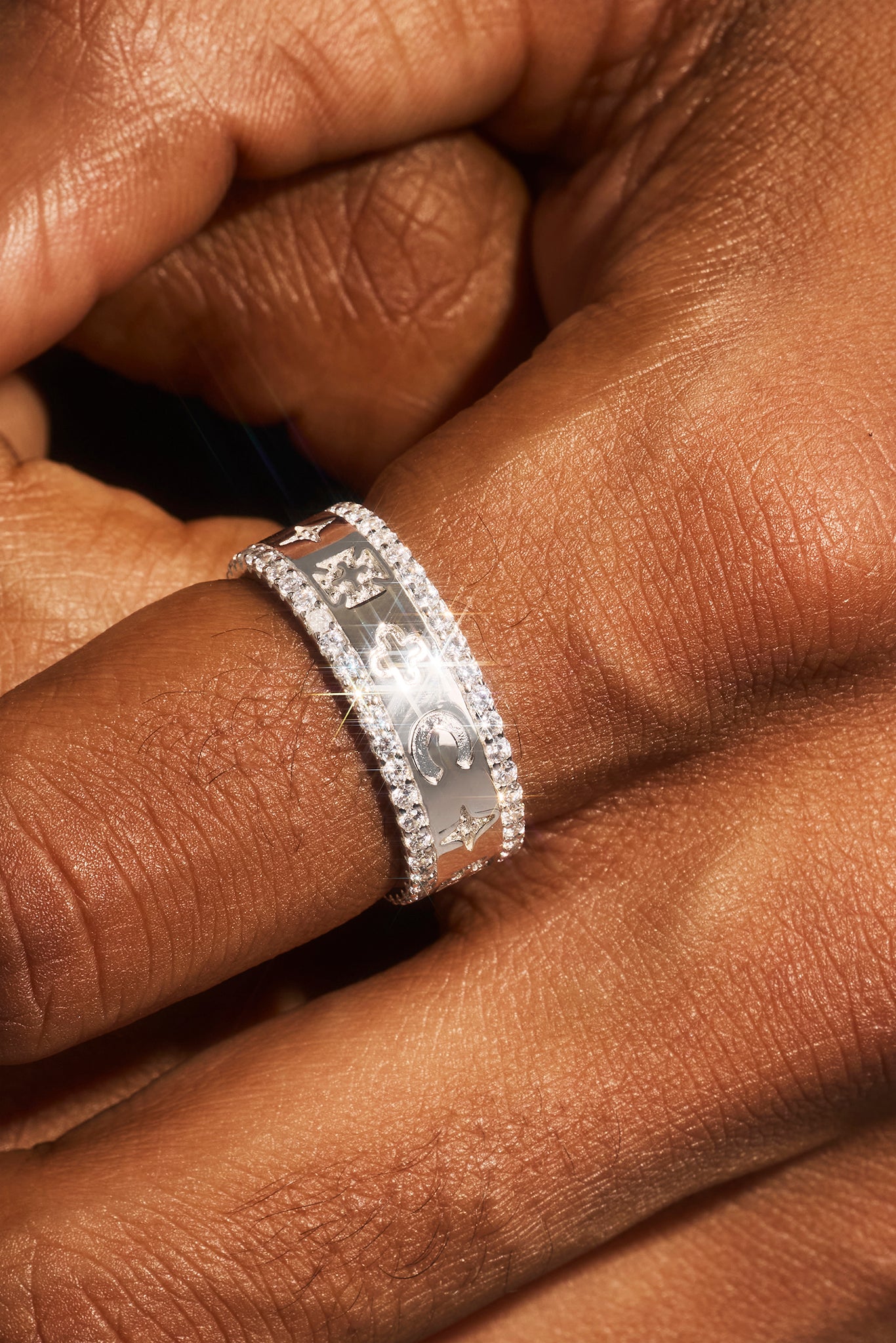 Polished Motif Outline Band Ring - 8mm