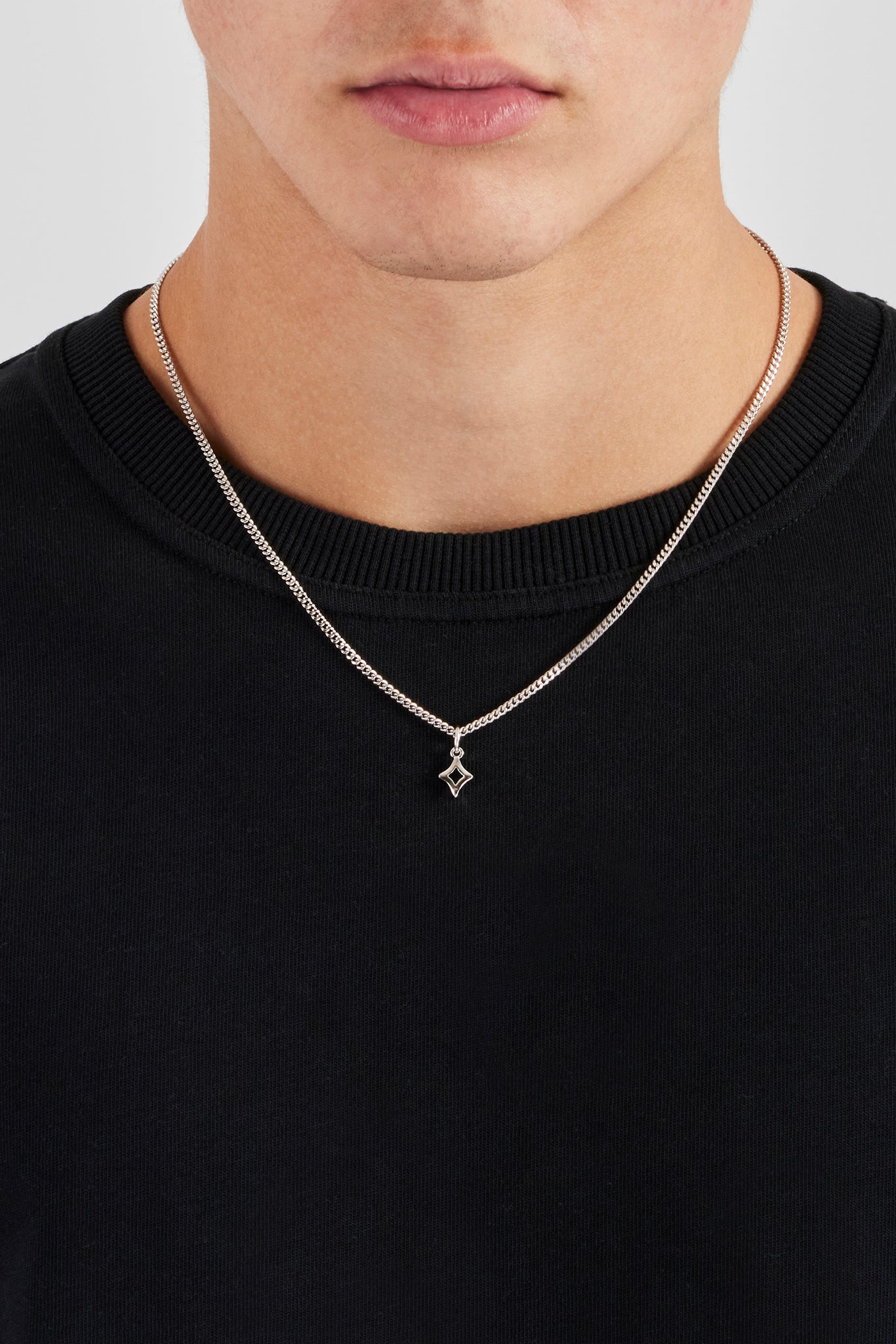 Halskette mit poliertem Sternumriss – 10 mm