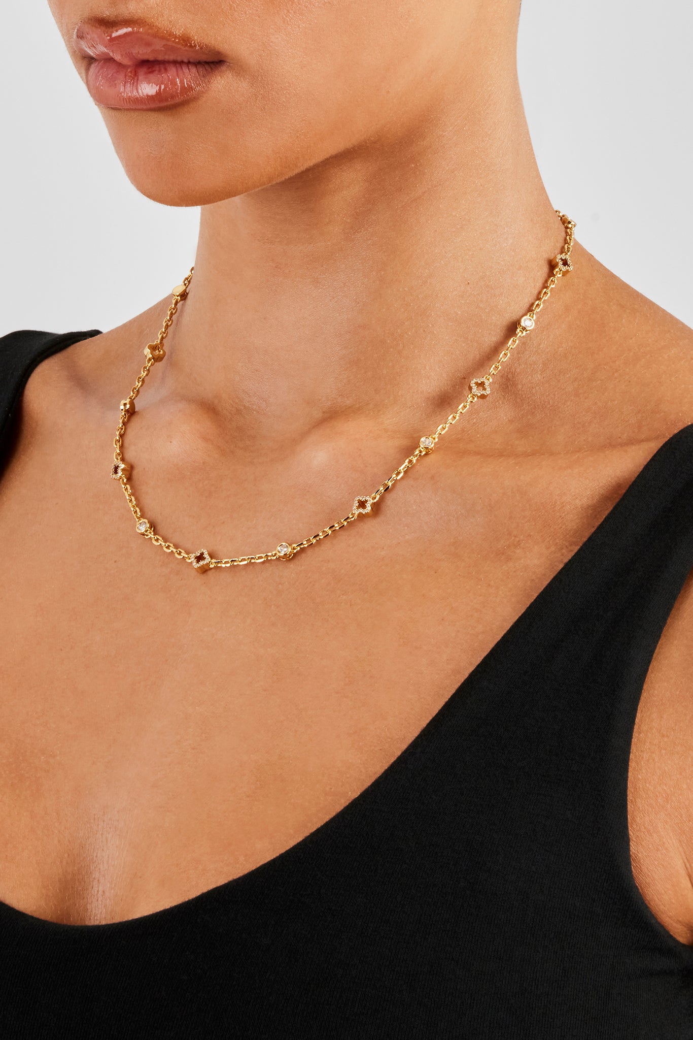 Kette mit ausgeschnittenem, wiederholtem Motiv aus Eis – 6 mm