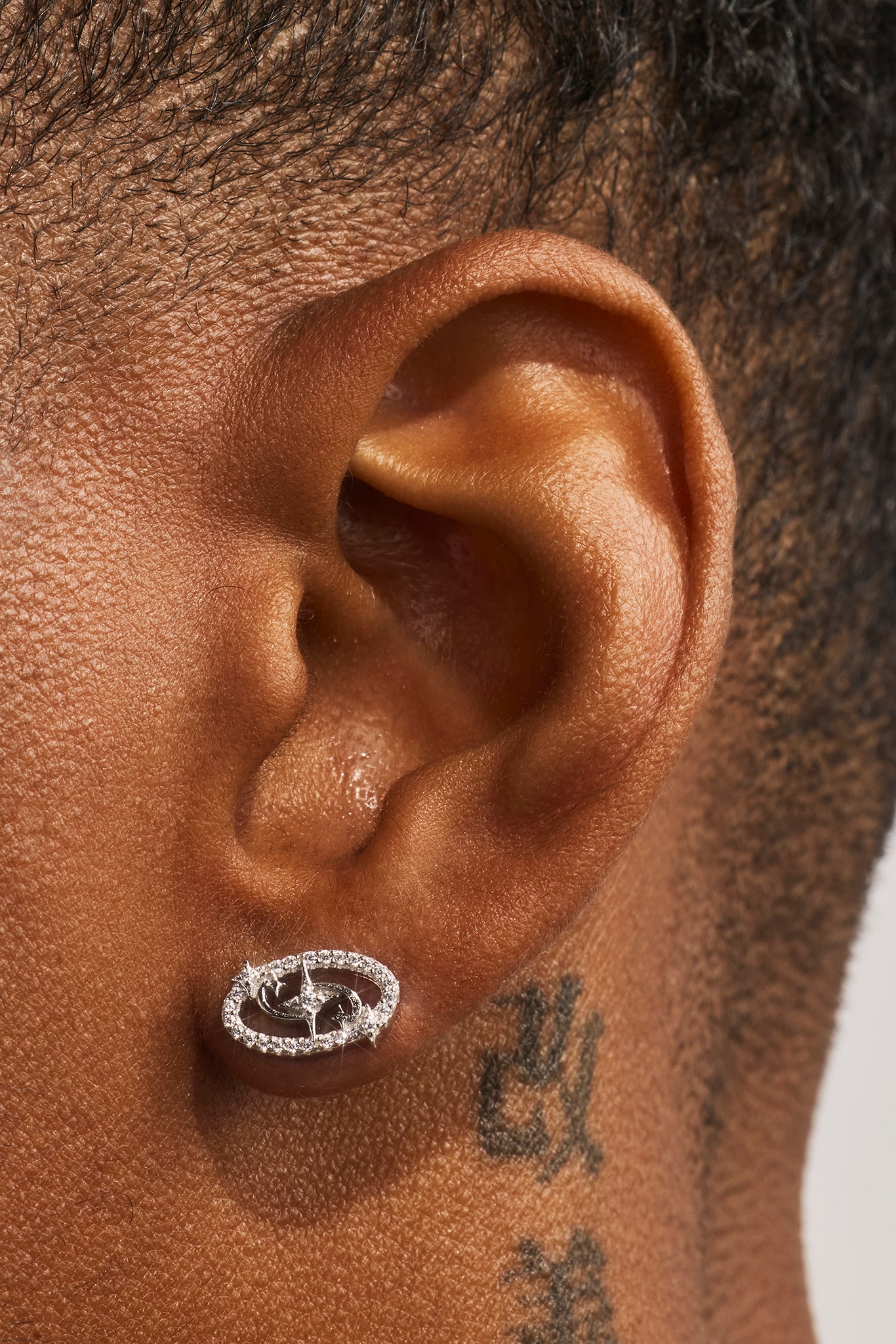 Iced Motif Star Stud Earrings - 7mm - White